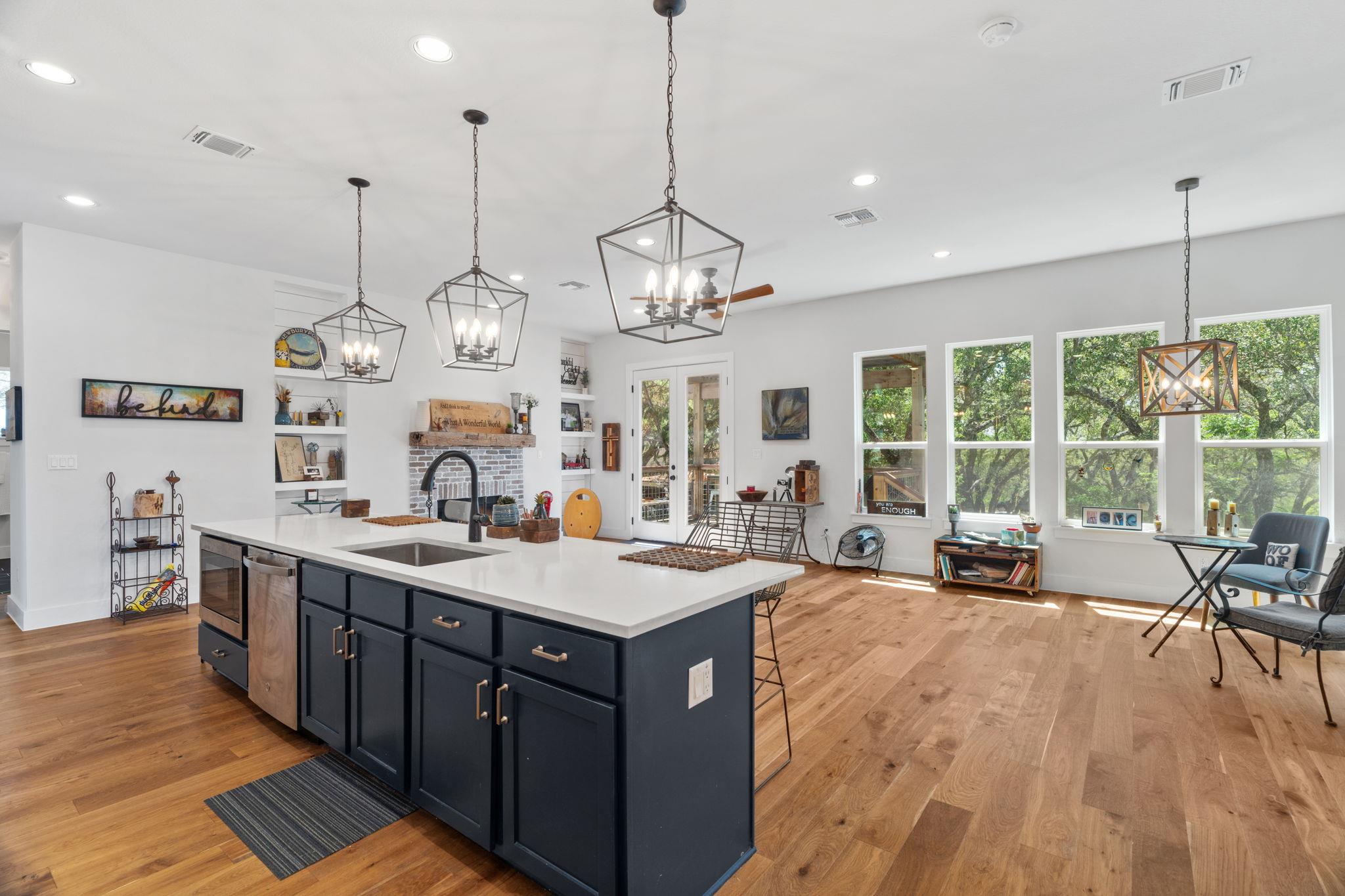 312 Bedford Dr, Spicewood, TX 78669