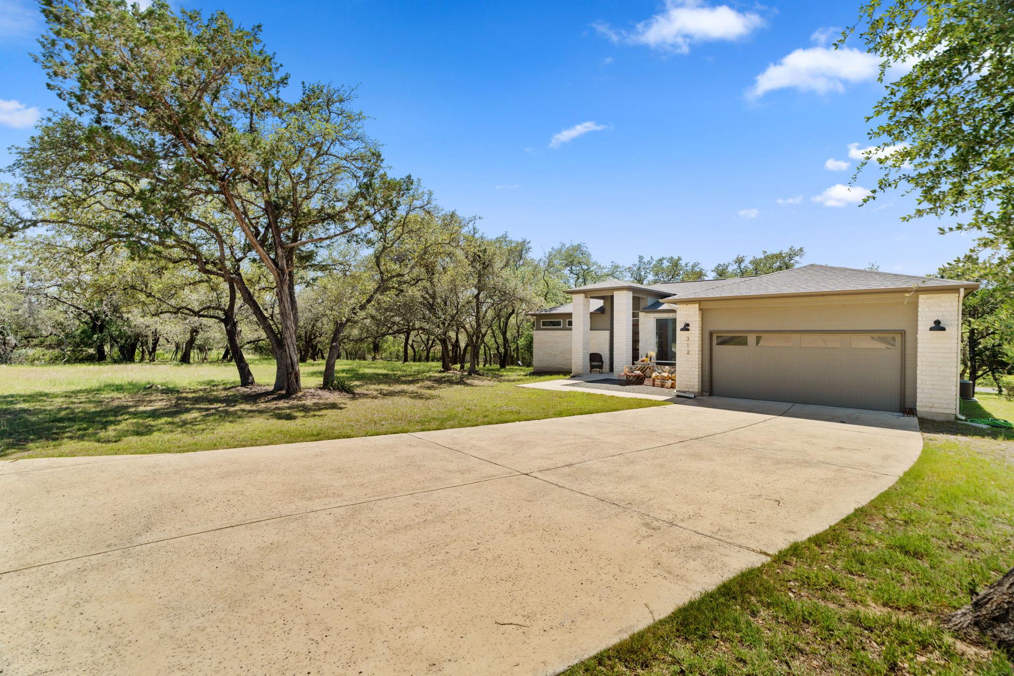 312 Bedford Dr, Spicewood, TX 78669