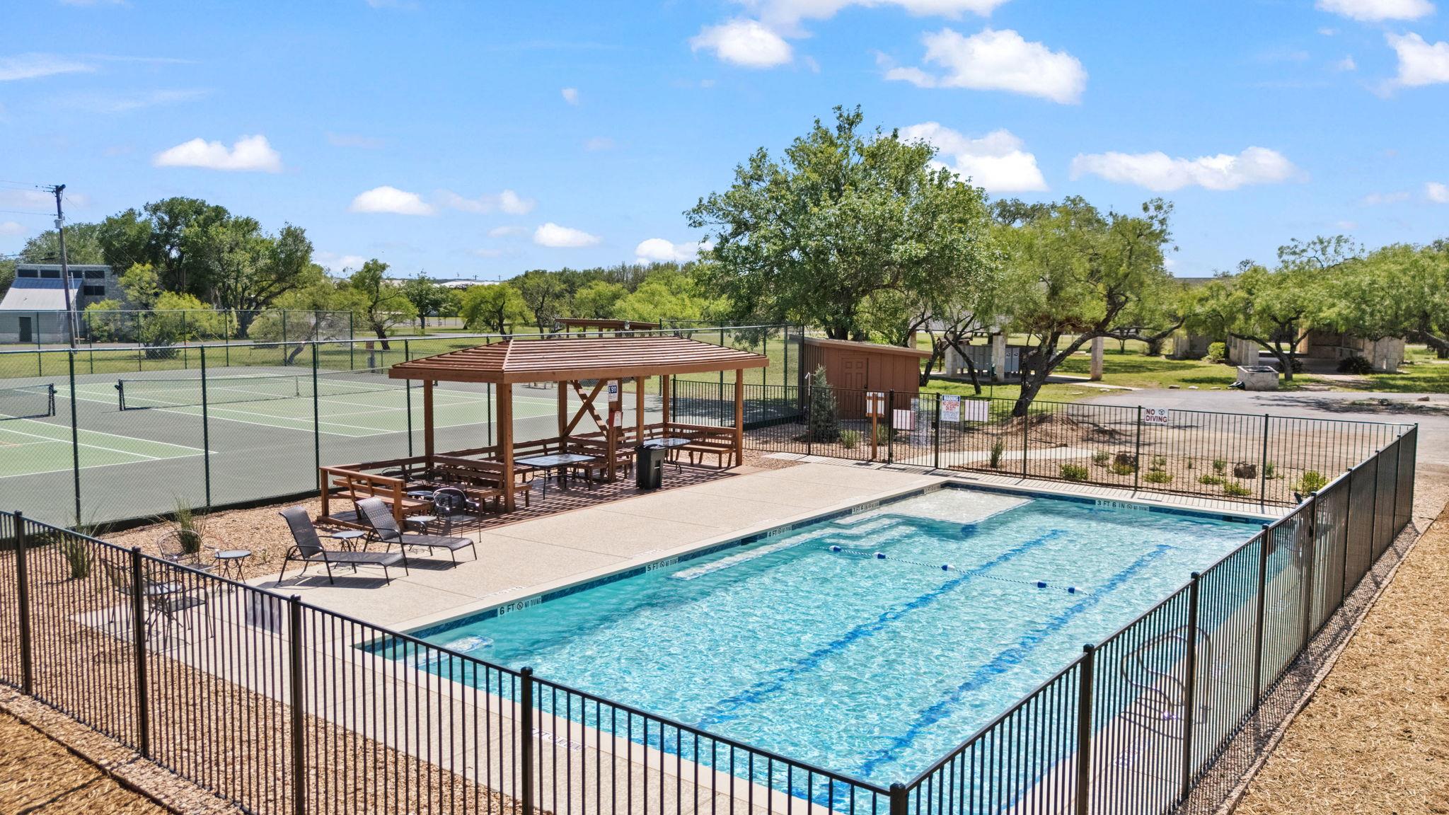 312 Bedford Dr, Spicewood, TX 78669