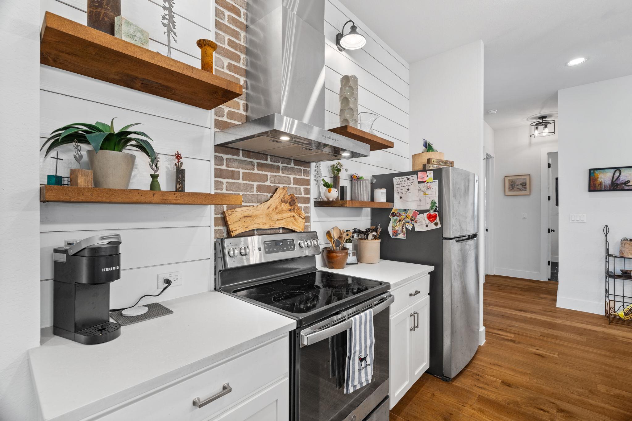 312 Bedford Dr, Spicewood, TX 78669