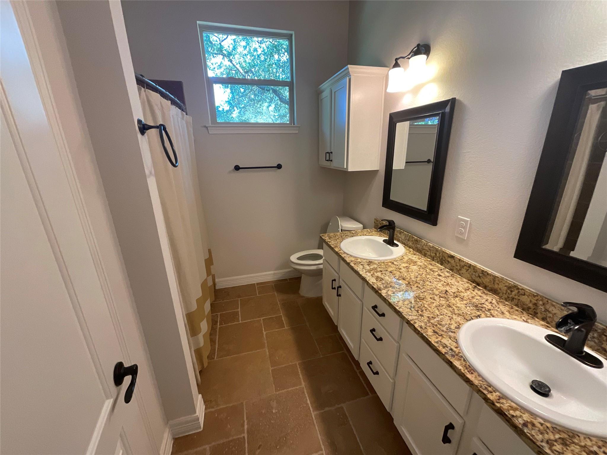 313 Bedford Dr, Spicewood, TX 78669