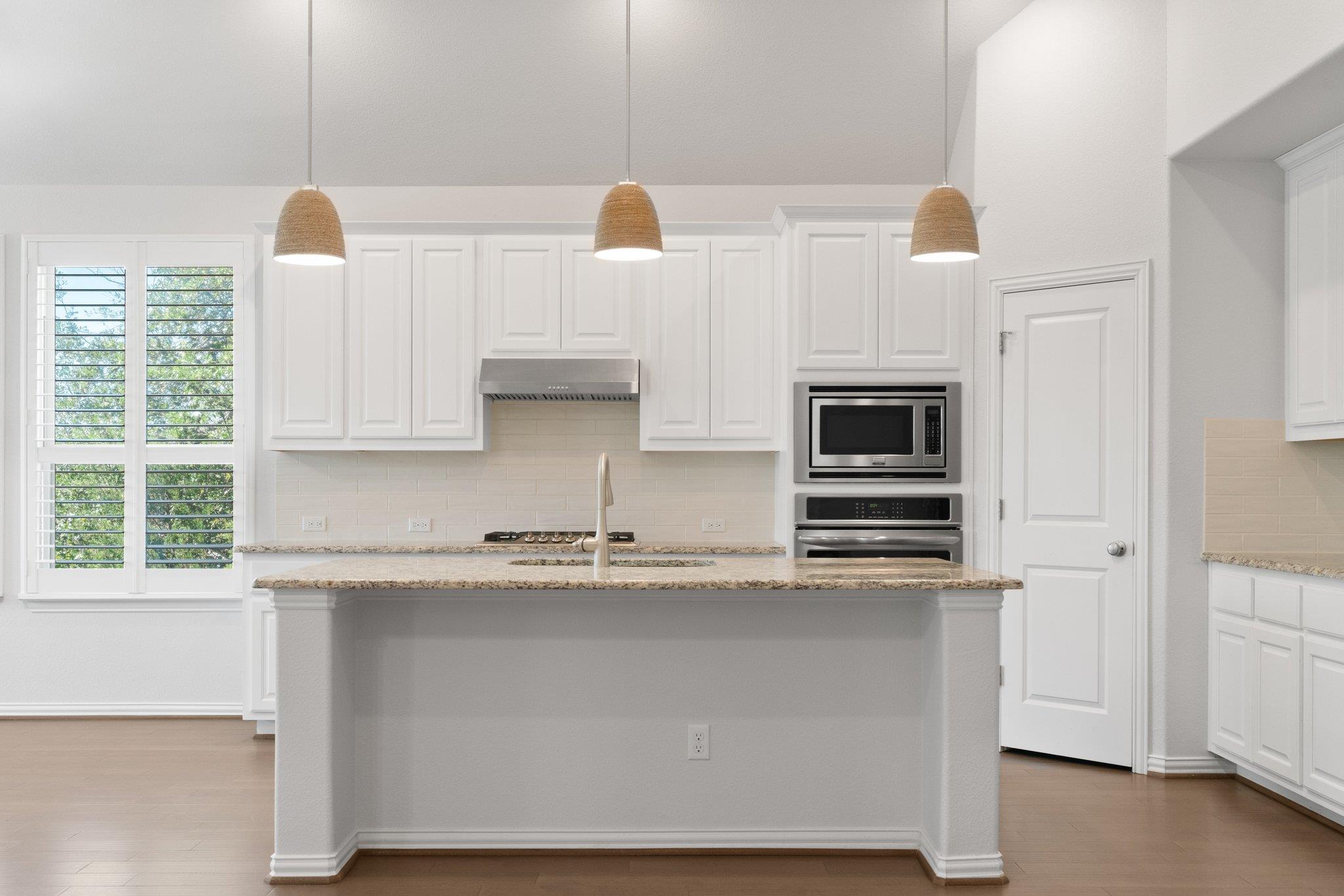 12482 Mesa Verde Dr, Austin, TX 78737