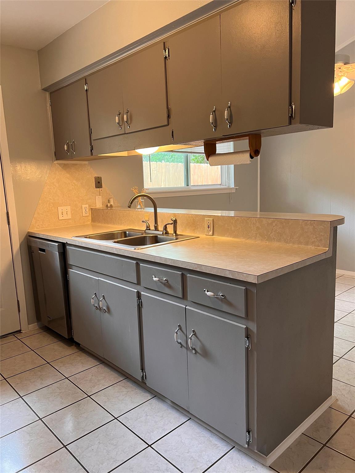 8500 Woodstone Dr, Austin, TX 78757