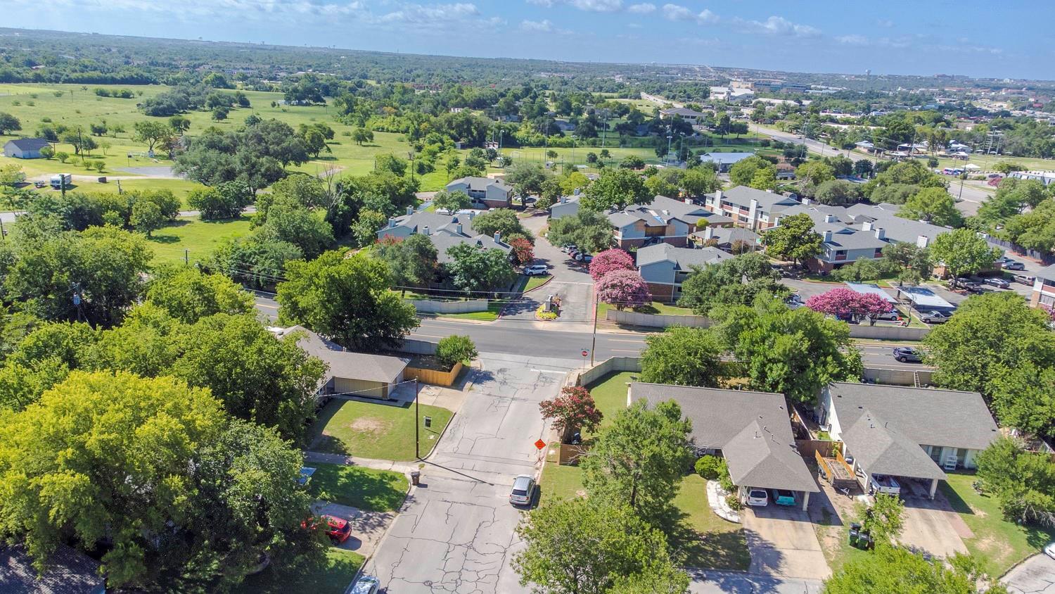 1800 Nicole Cir # B, Round Rock, TX 78664