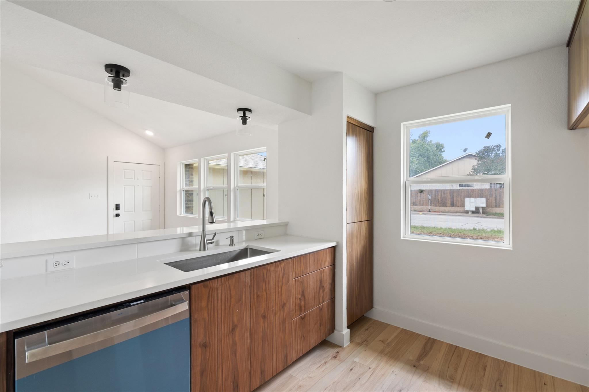 1800 Nicole Cir # B, Round Rock, TX 78664