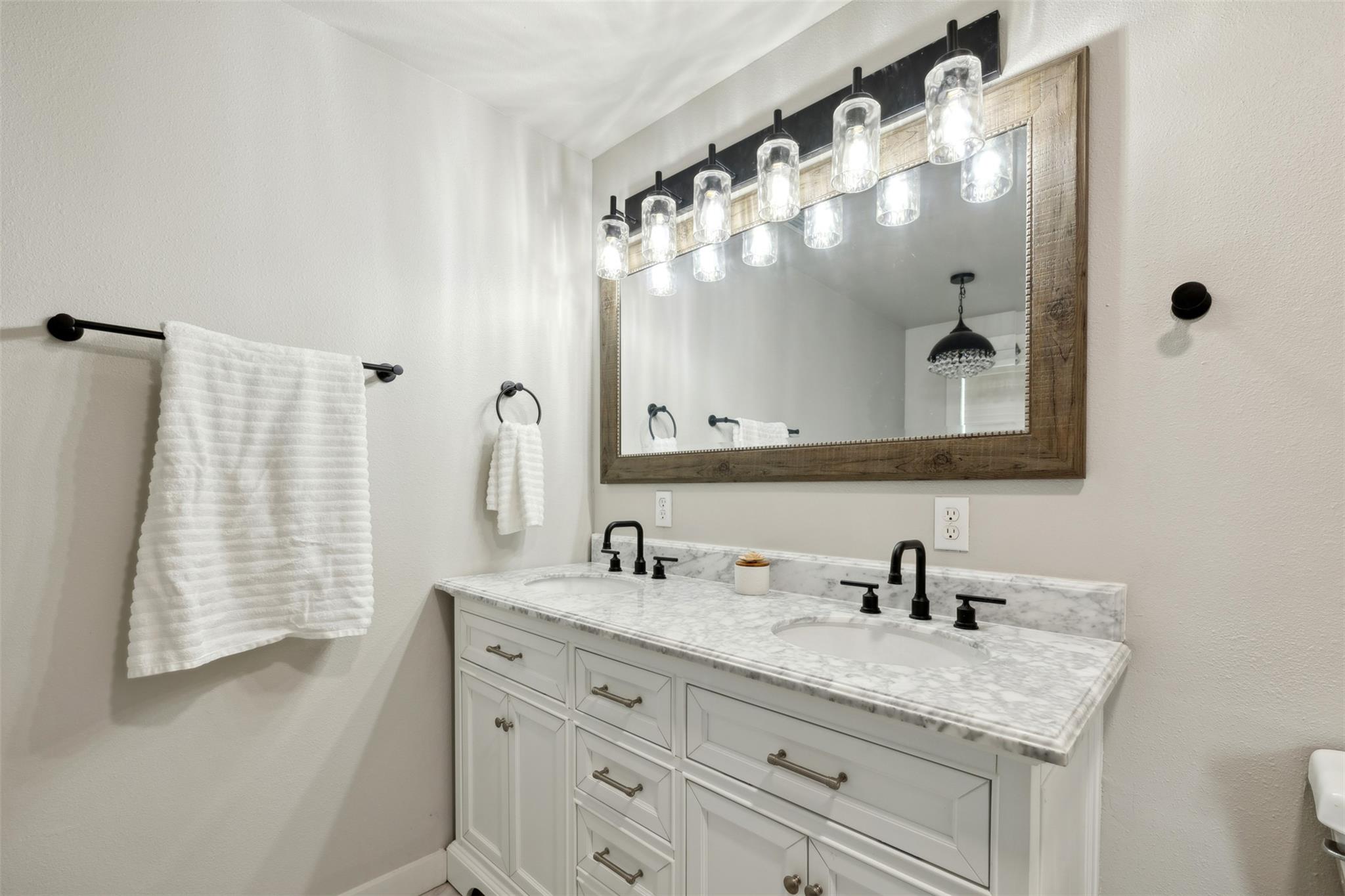 5530 Us Highway 90A W, Shiner, TX 77984