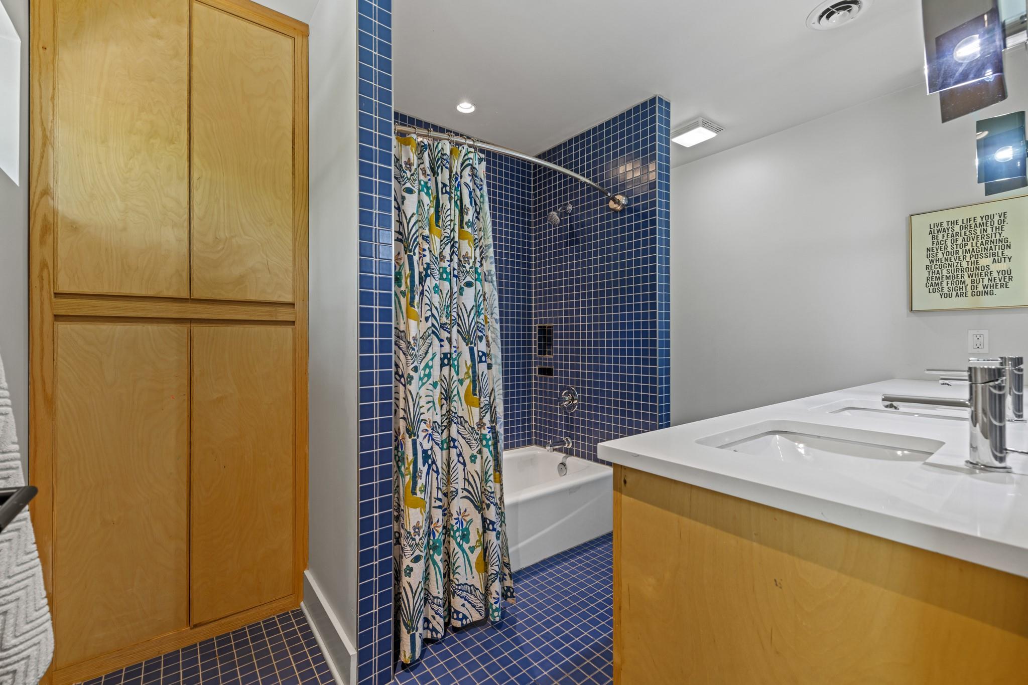 202 Tanglewood Dr, Fredericksburg, TX 78624