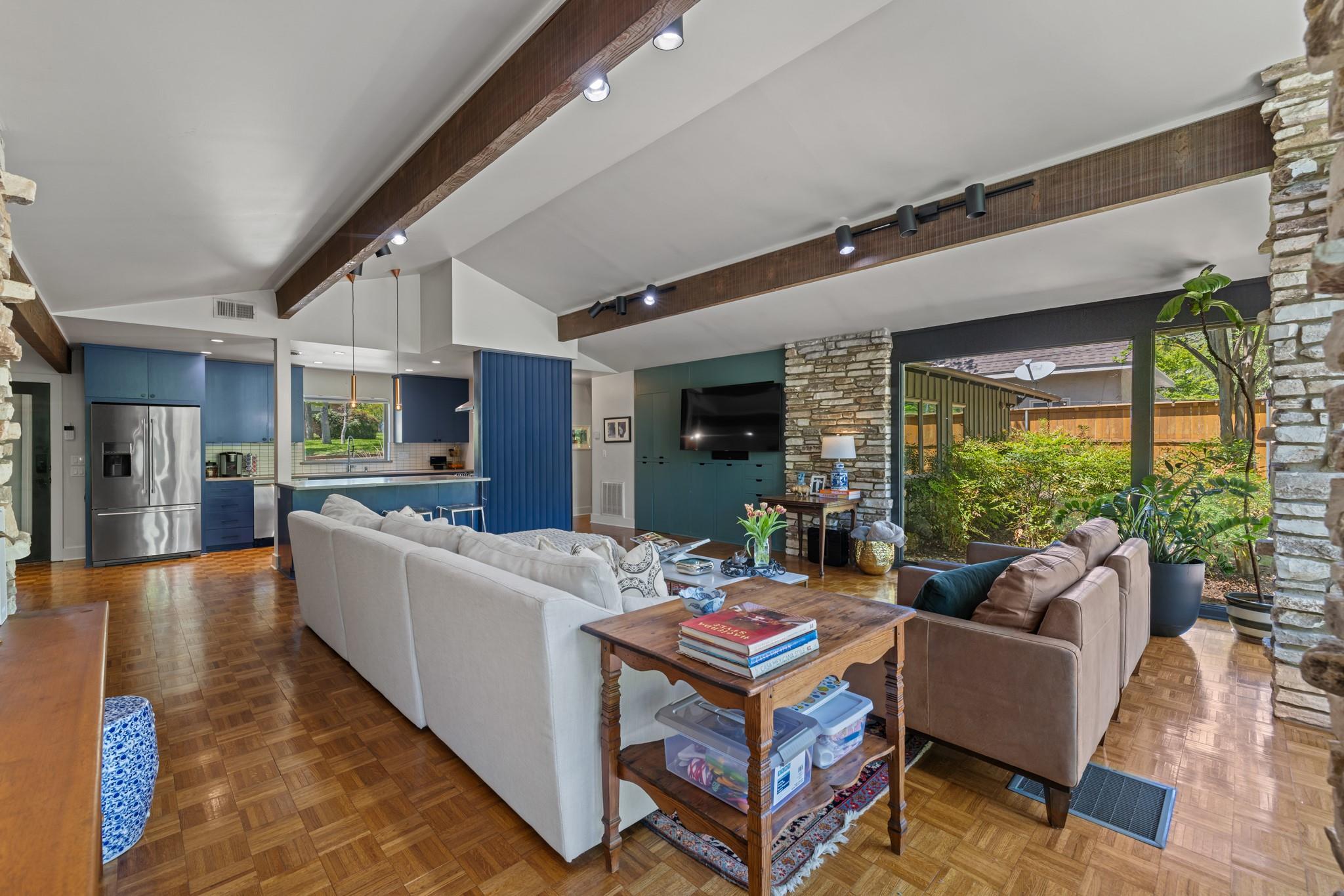 202 Tanglewood Dr, Fredericksburg, TX 78624