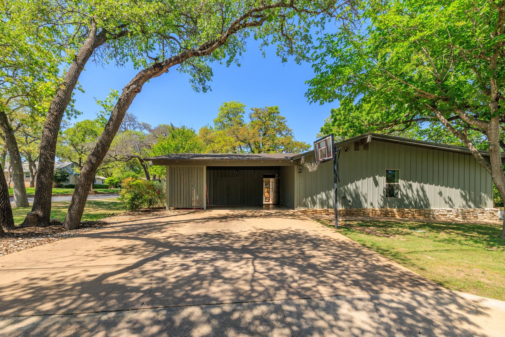 202 Tanglewood Dr, Fredericksburg, TX 78624