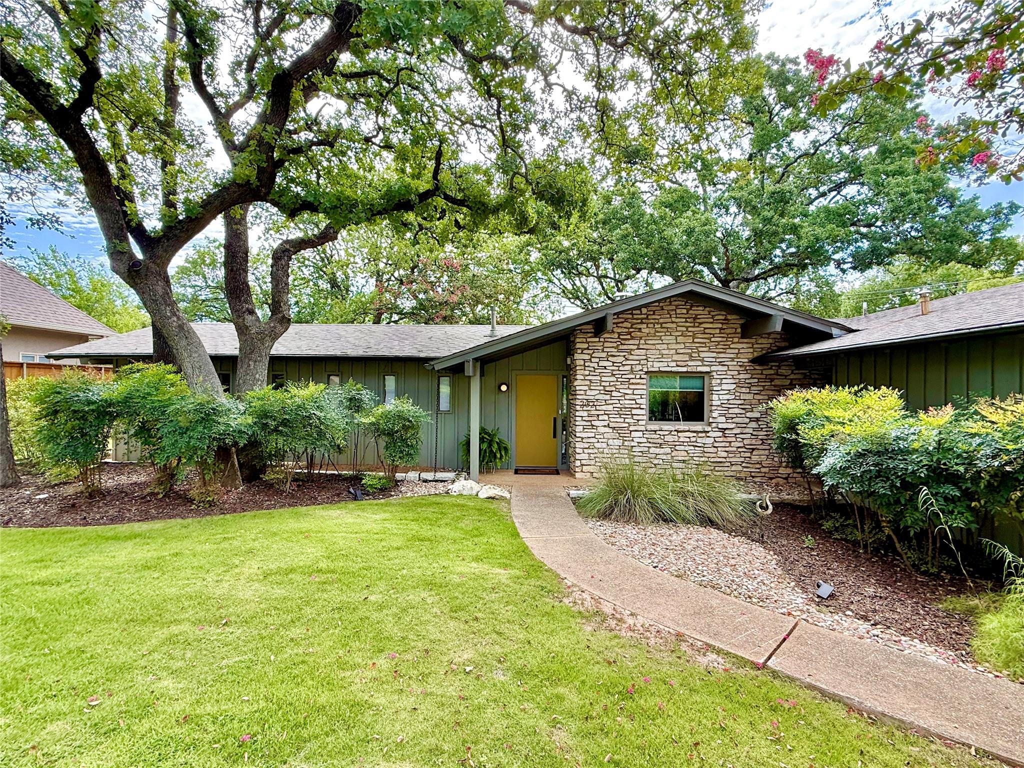 202 Tanglewood Dr, Fredericksburg, TX 78624