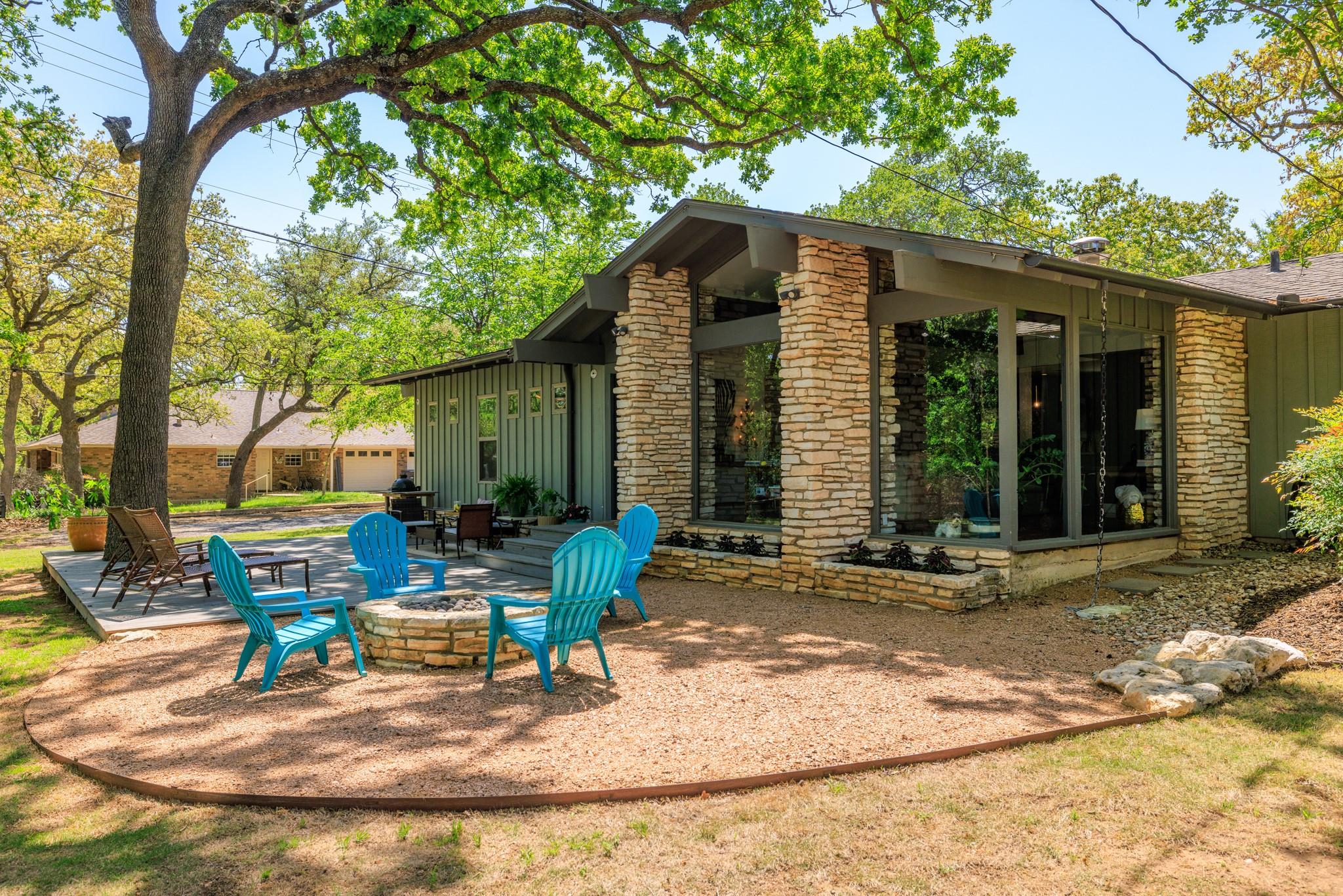 202 Tanglewood Dr, Fredericksburg, TX 78624