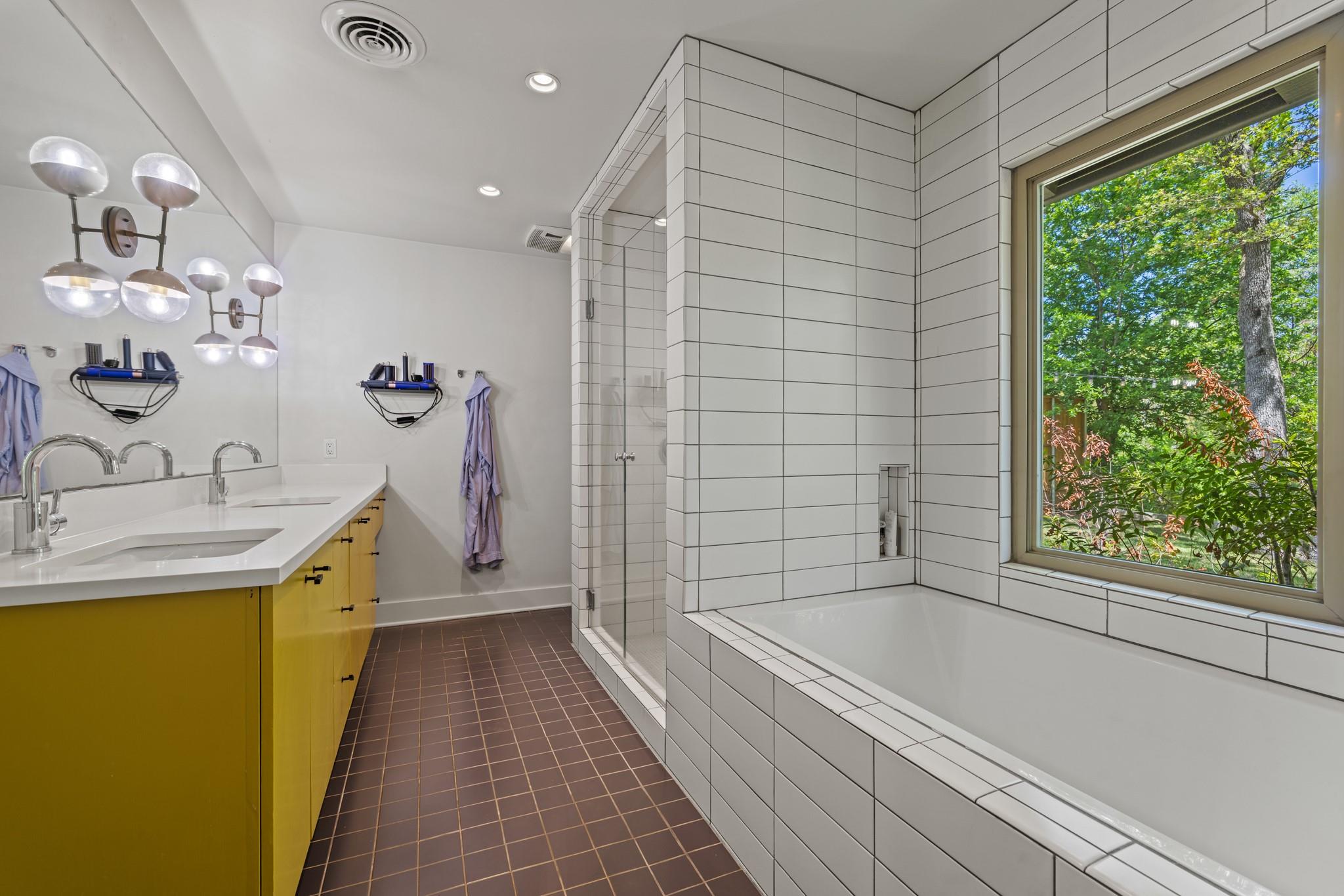 202 Tanglewood Dr, Fredericksburg, TX 78624