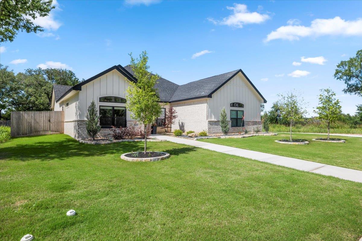 813 Eagle Heights Dr, Salado, TX 76571