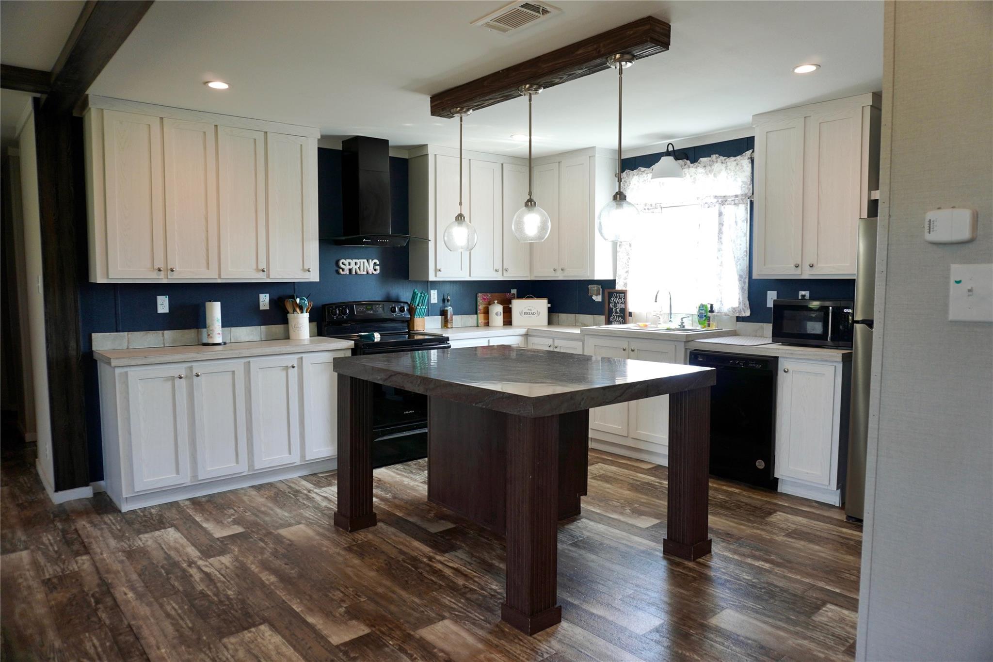 1048 County Road 402, Dime Box, TX 77853