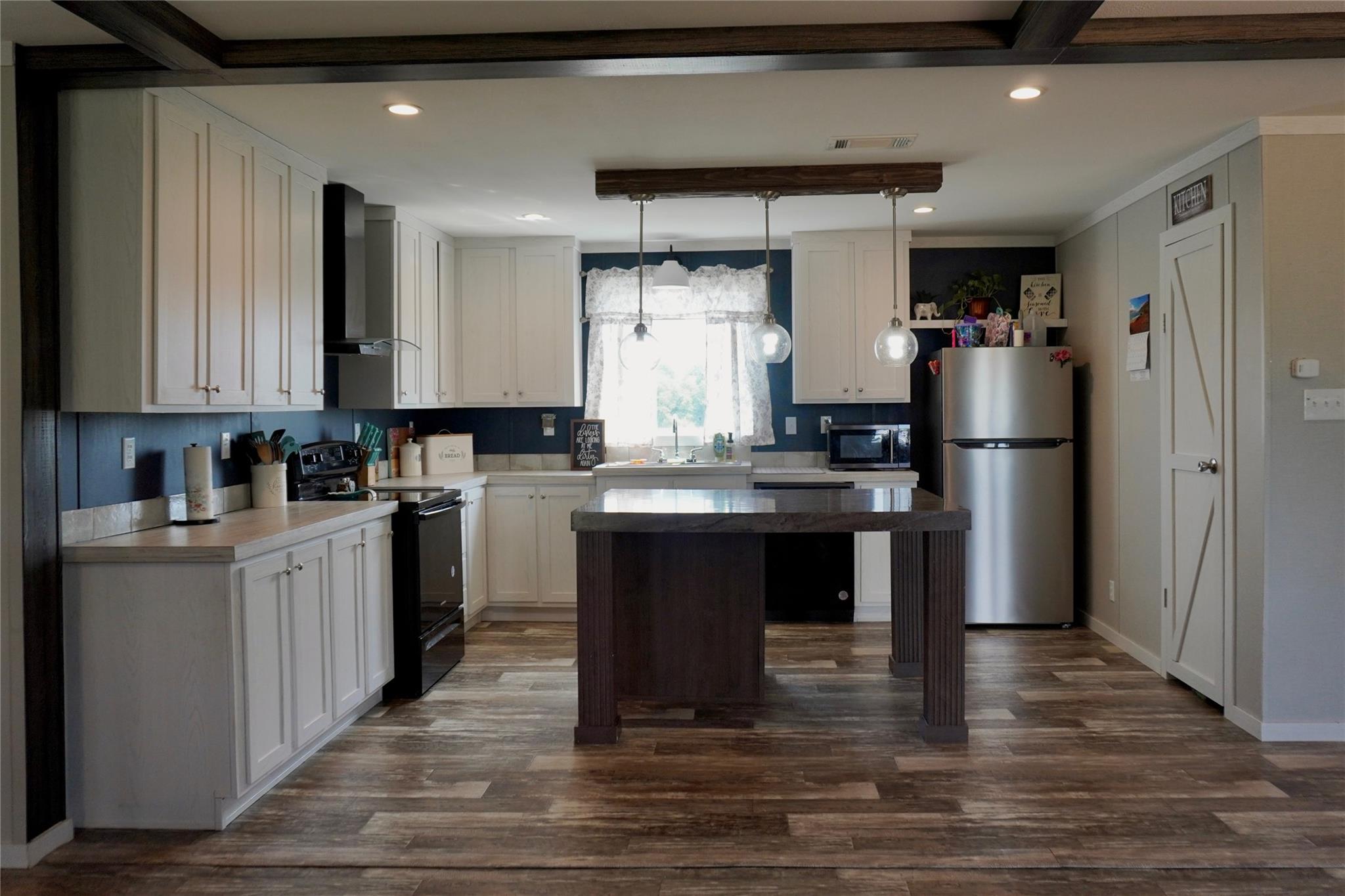 1048 County Road 402, Dime Box, TX 77853