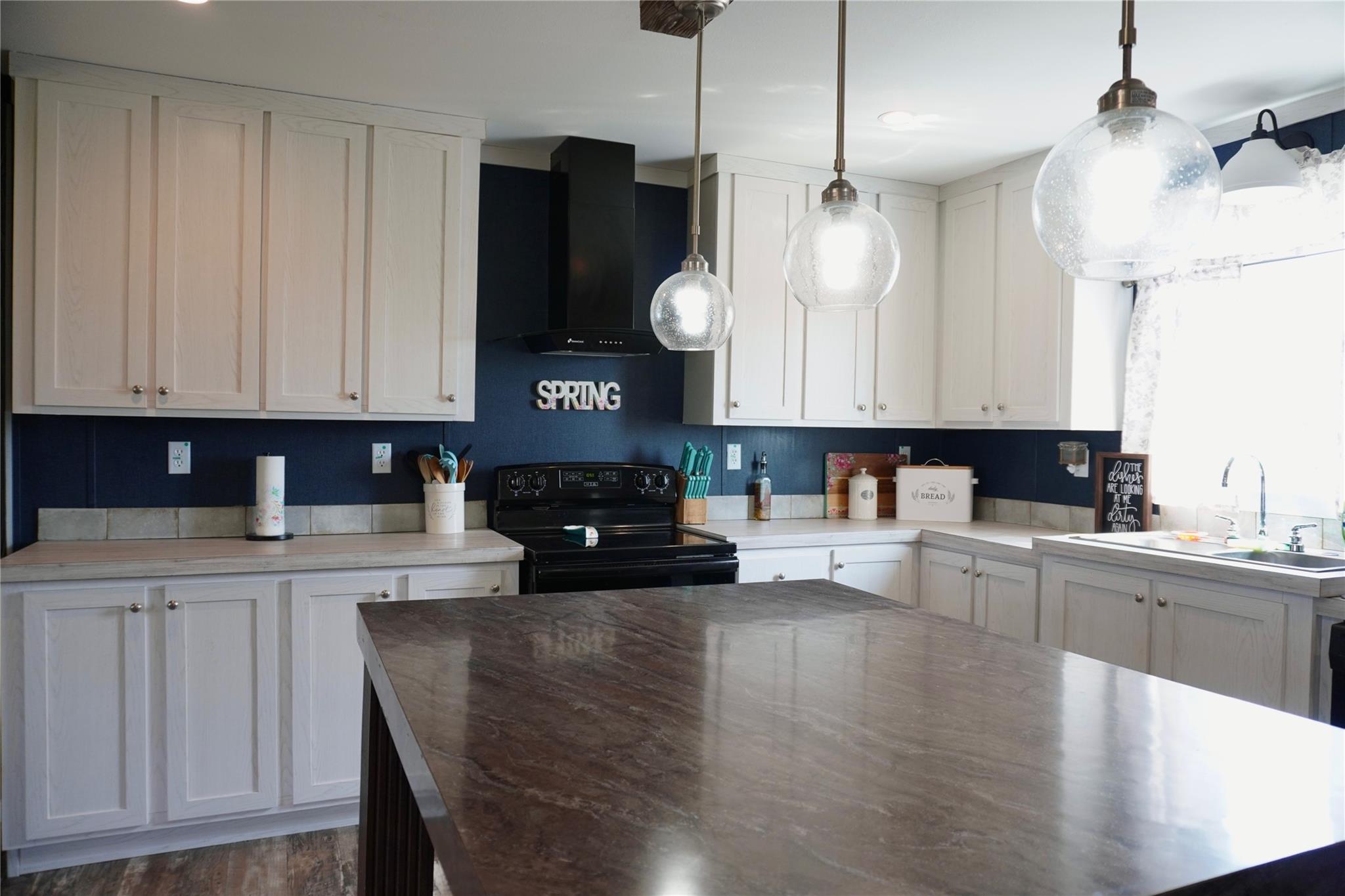 1048 County Road 402, Dime Box, TX 77853