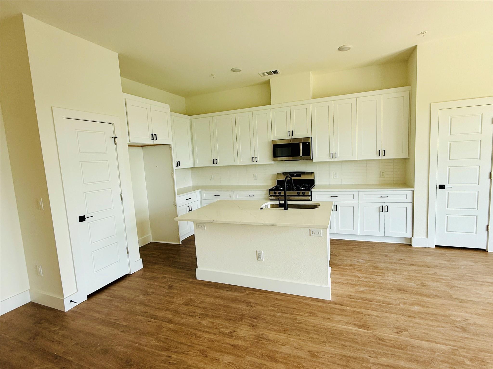 1811 Webberville Rd # 1307, Austin, TX 78721