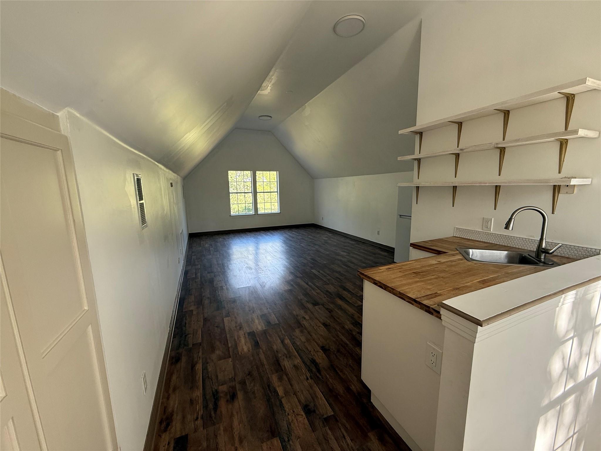 584 Old Antioch Rd, Smithville, TX 78957