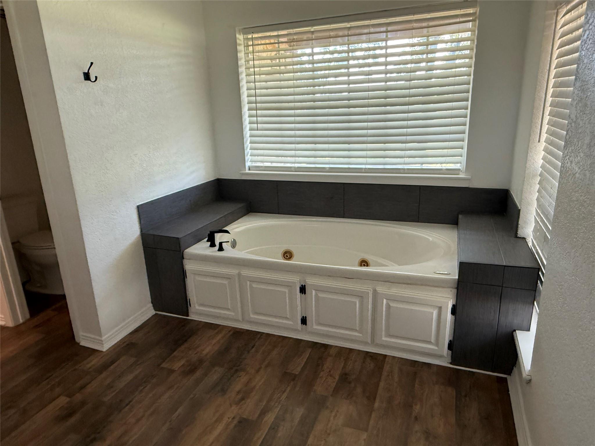 584 Old Antioch Rd, Smithville, TX 78957