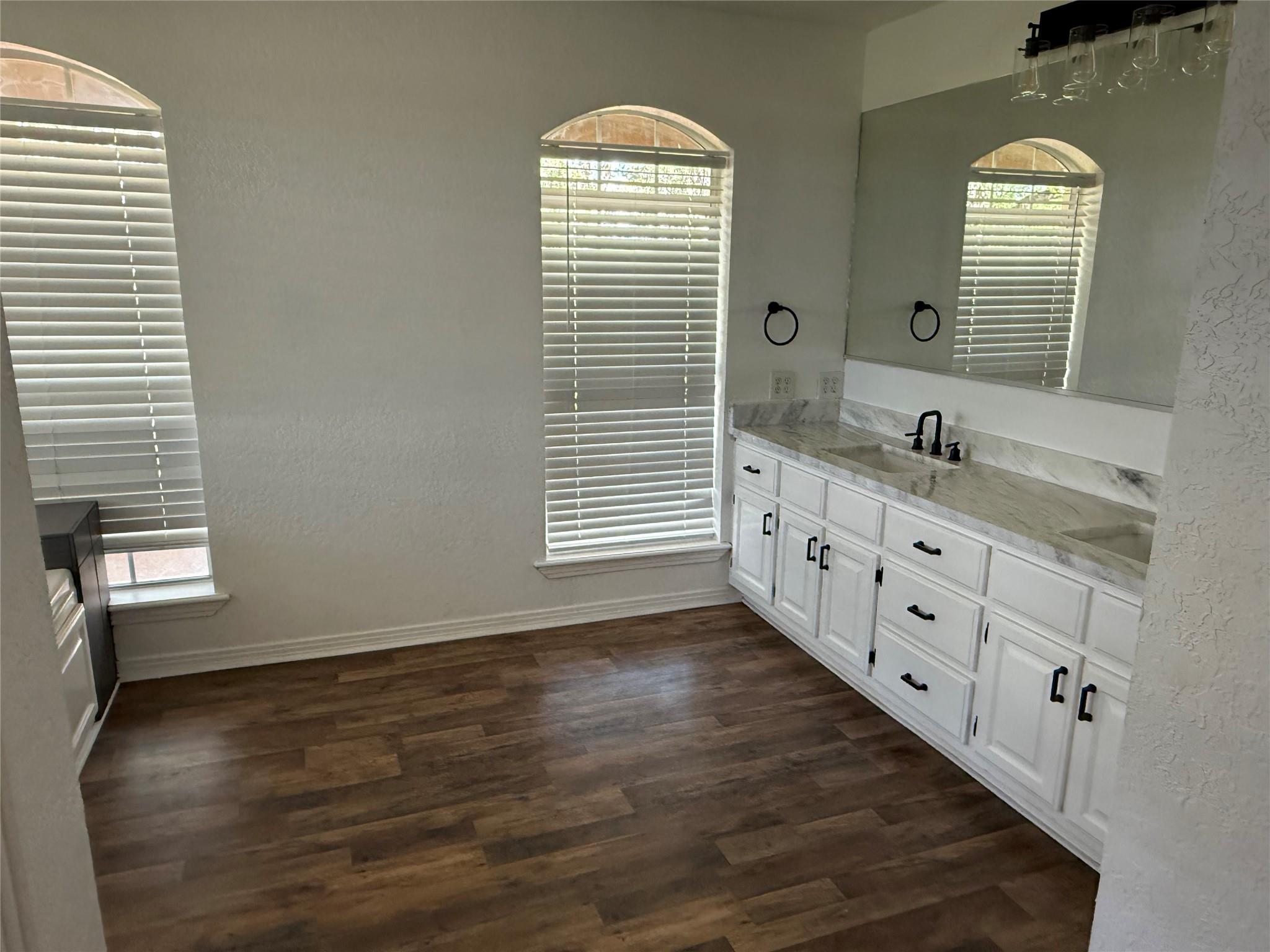 584 Old Antioch Rd, Smithville, TX 78957