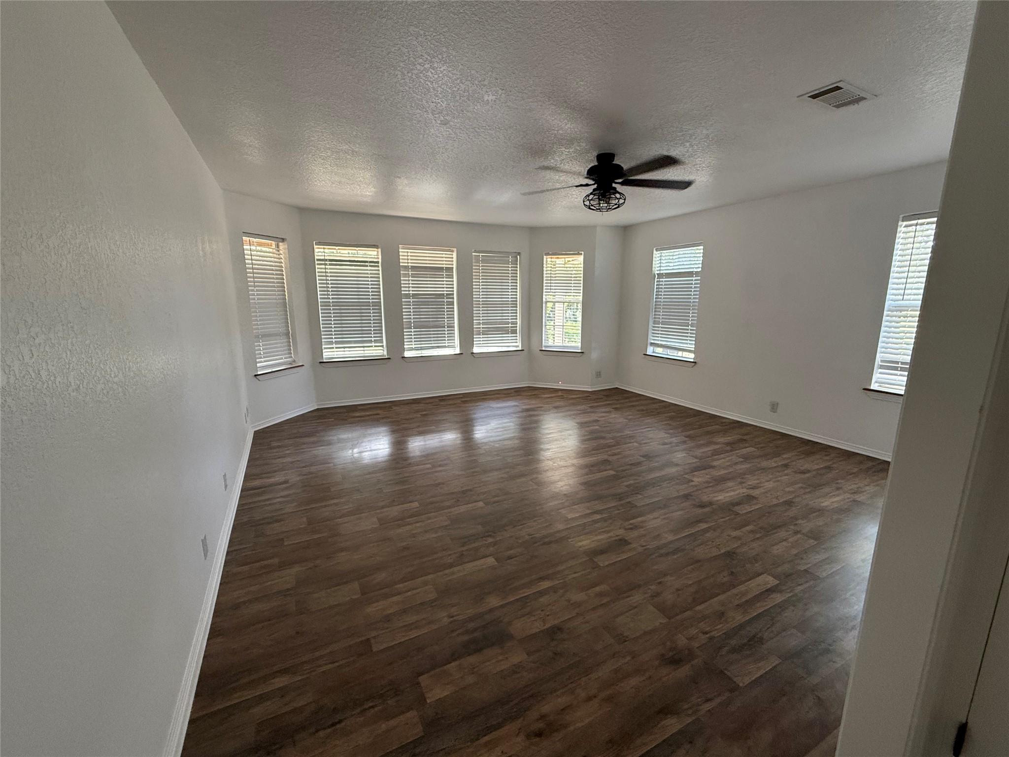 584 Old Antioch Rd, Smithville, TX 78957