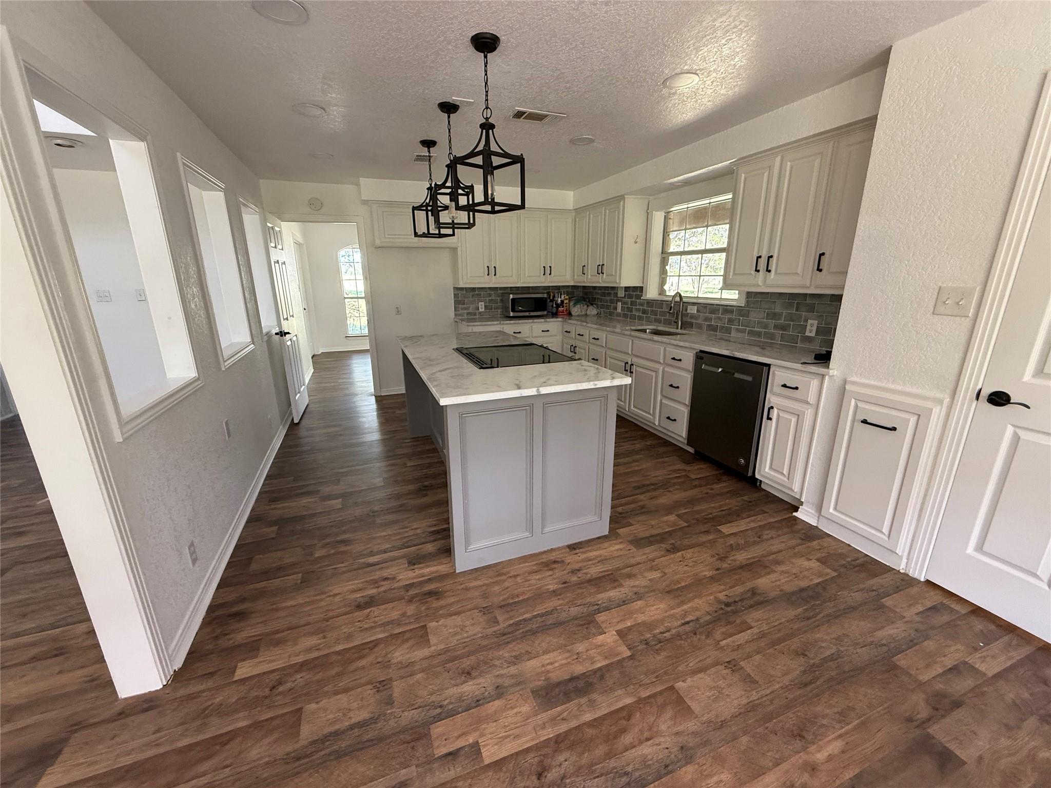 584 Old Antioch Rd, Smithville, TX 78957