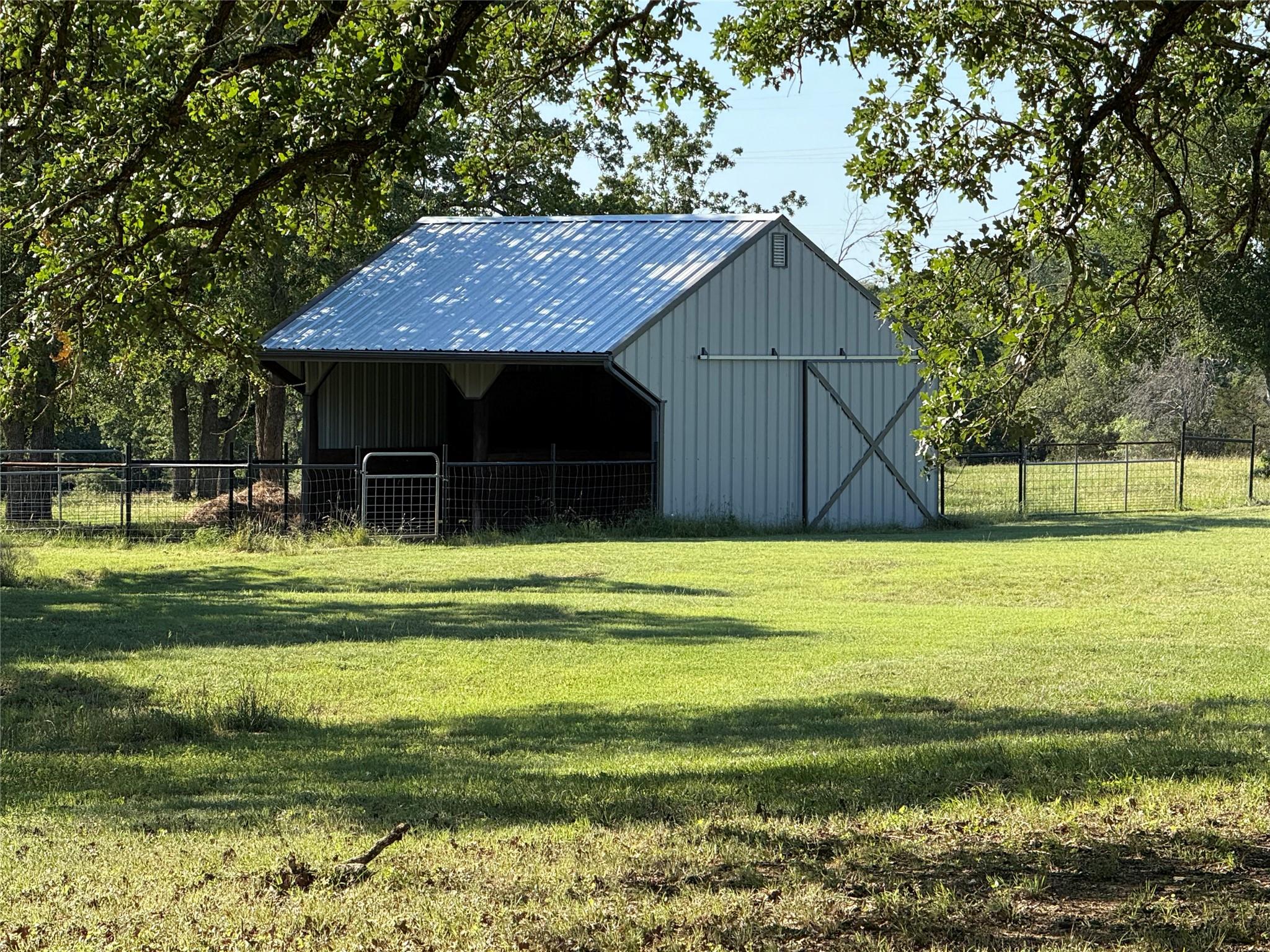 584 Old Antioch Rd, Smithville, TX 78957