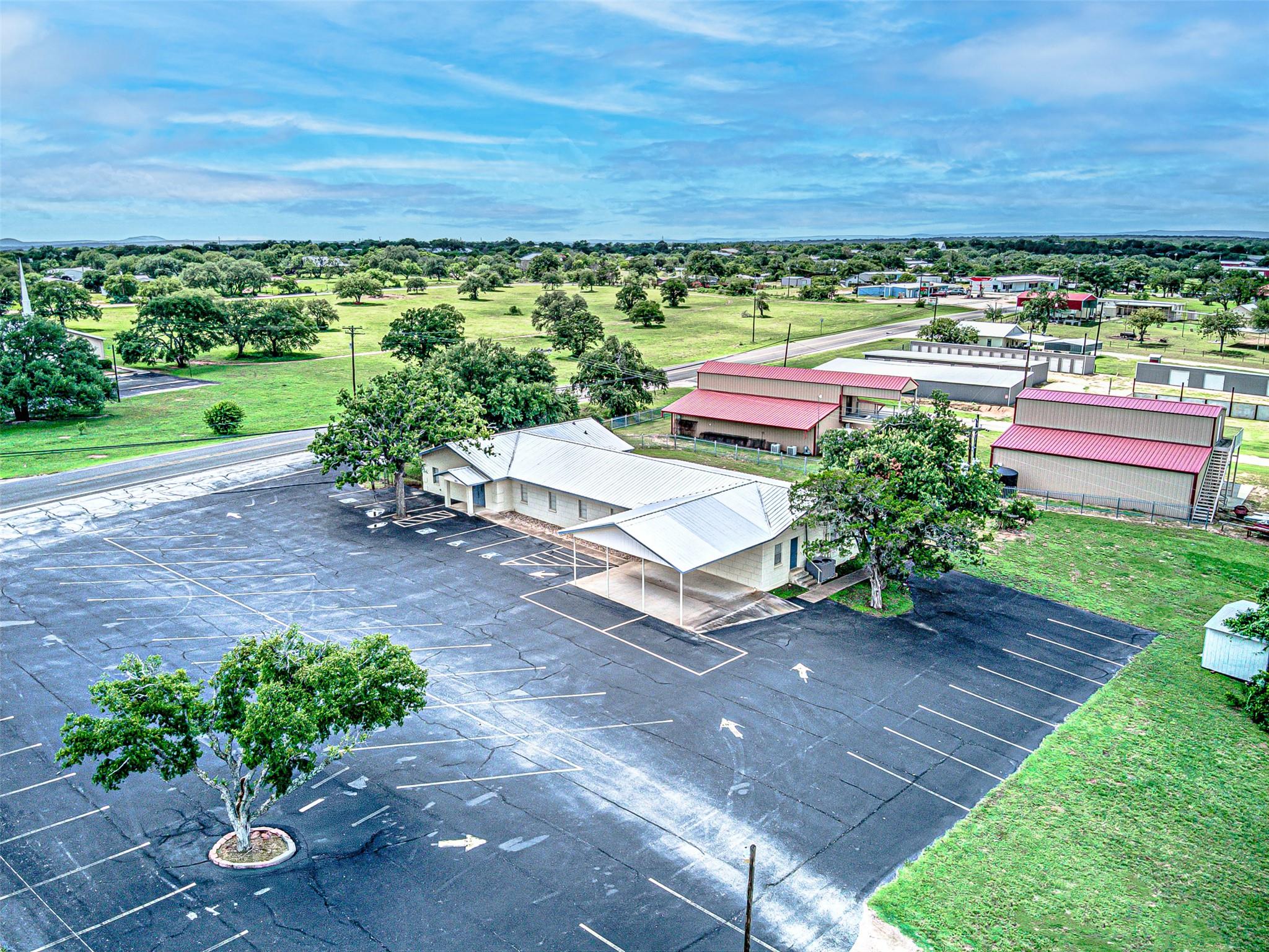 901 Lillian Dean Rd, Buchanan Dam, TX 78609