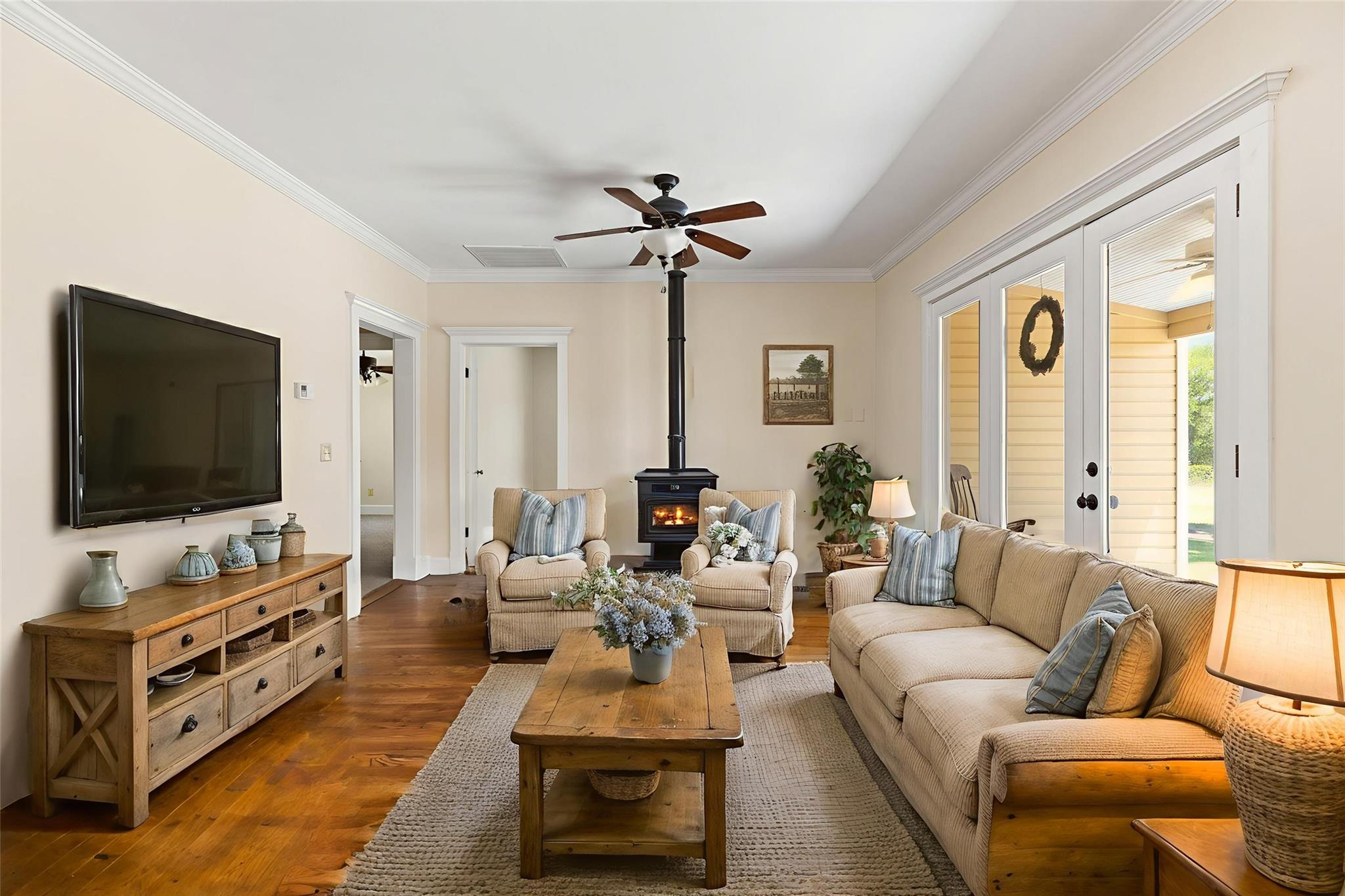 395 Dale Ln, Dale, TX 78616