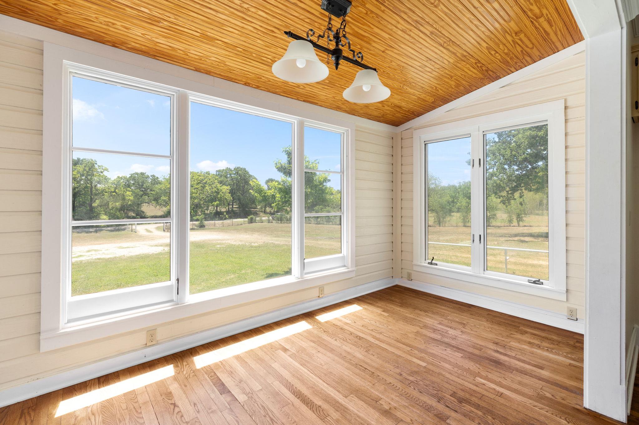 395 Dale Ln, Dale, TX 78616