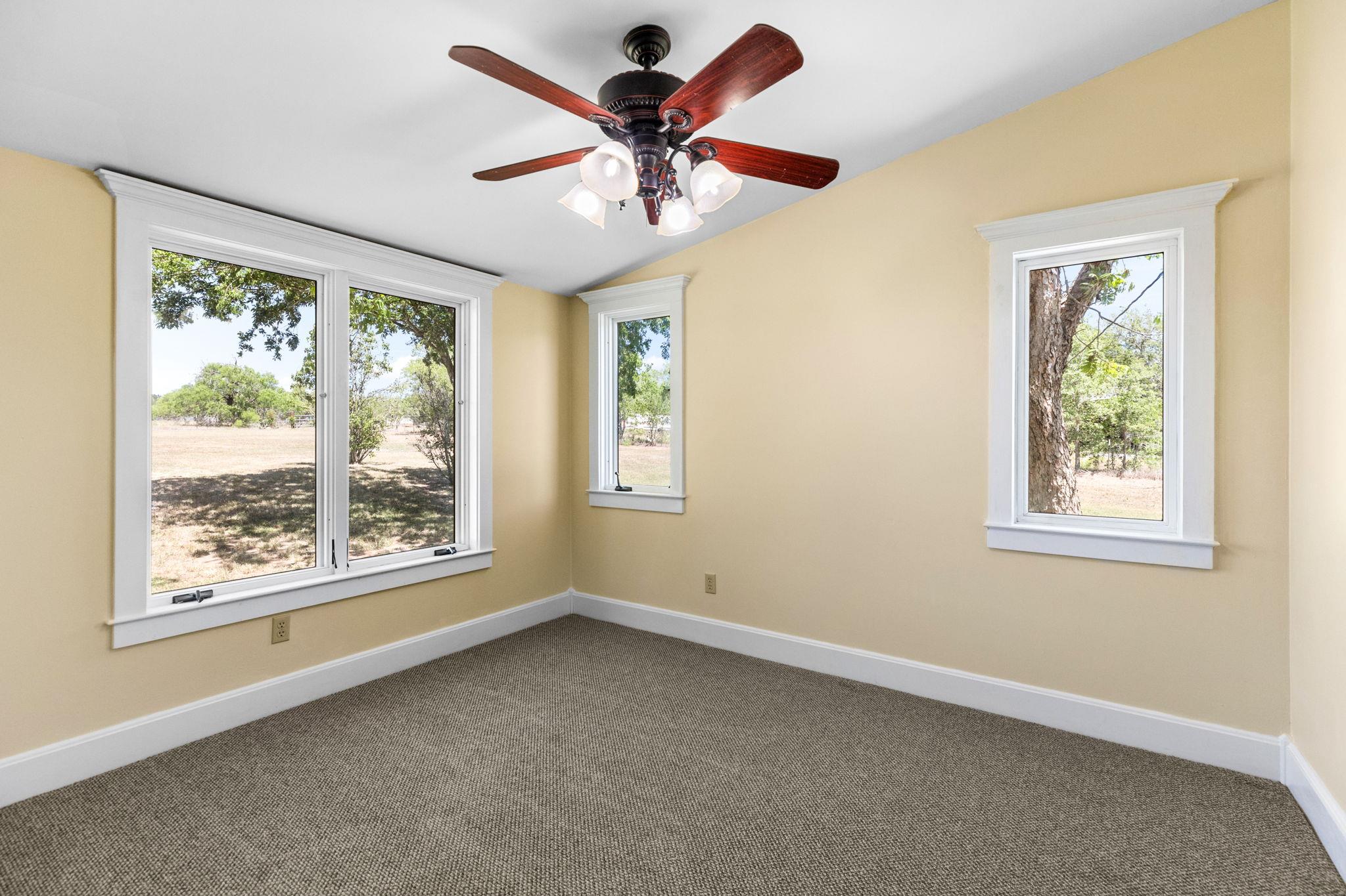 395 Dale Ln, Dale, TX 78616