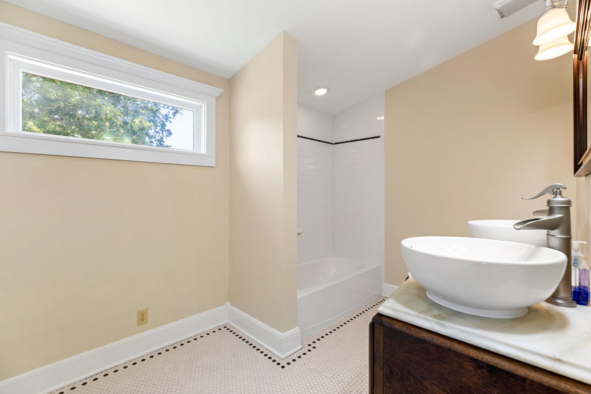 395 Dale Ln, Dale, TX 78616