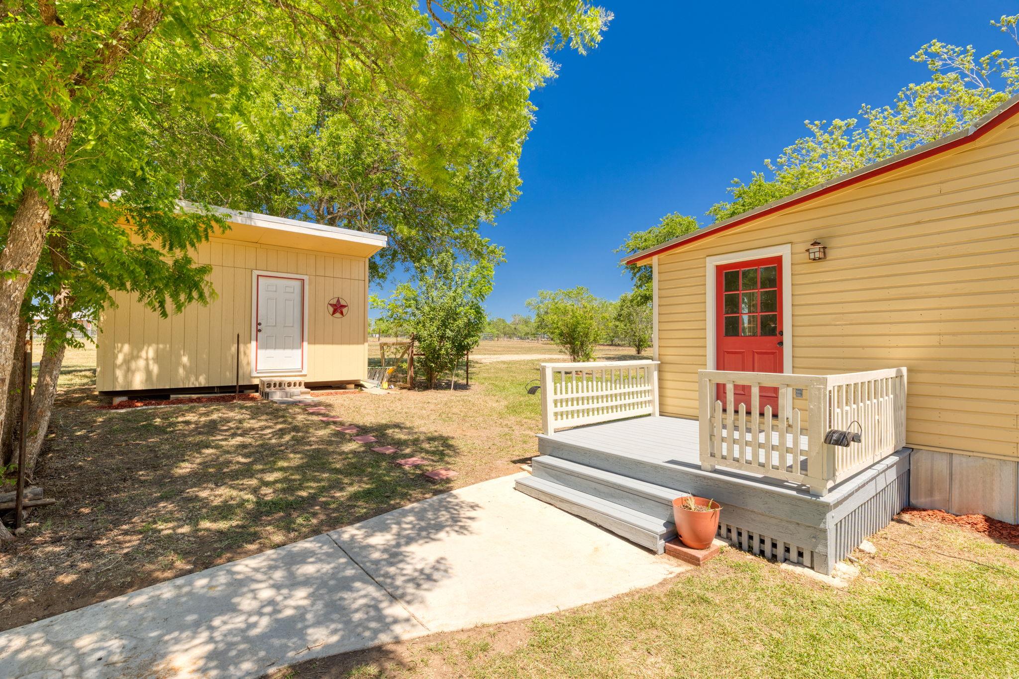 395 Dale Ln, Dale, TX 78616