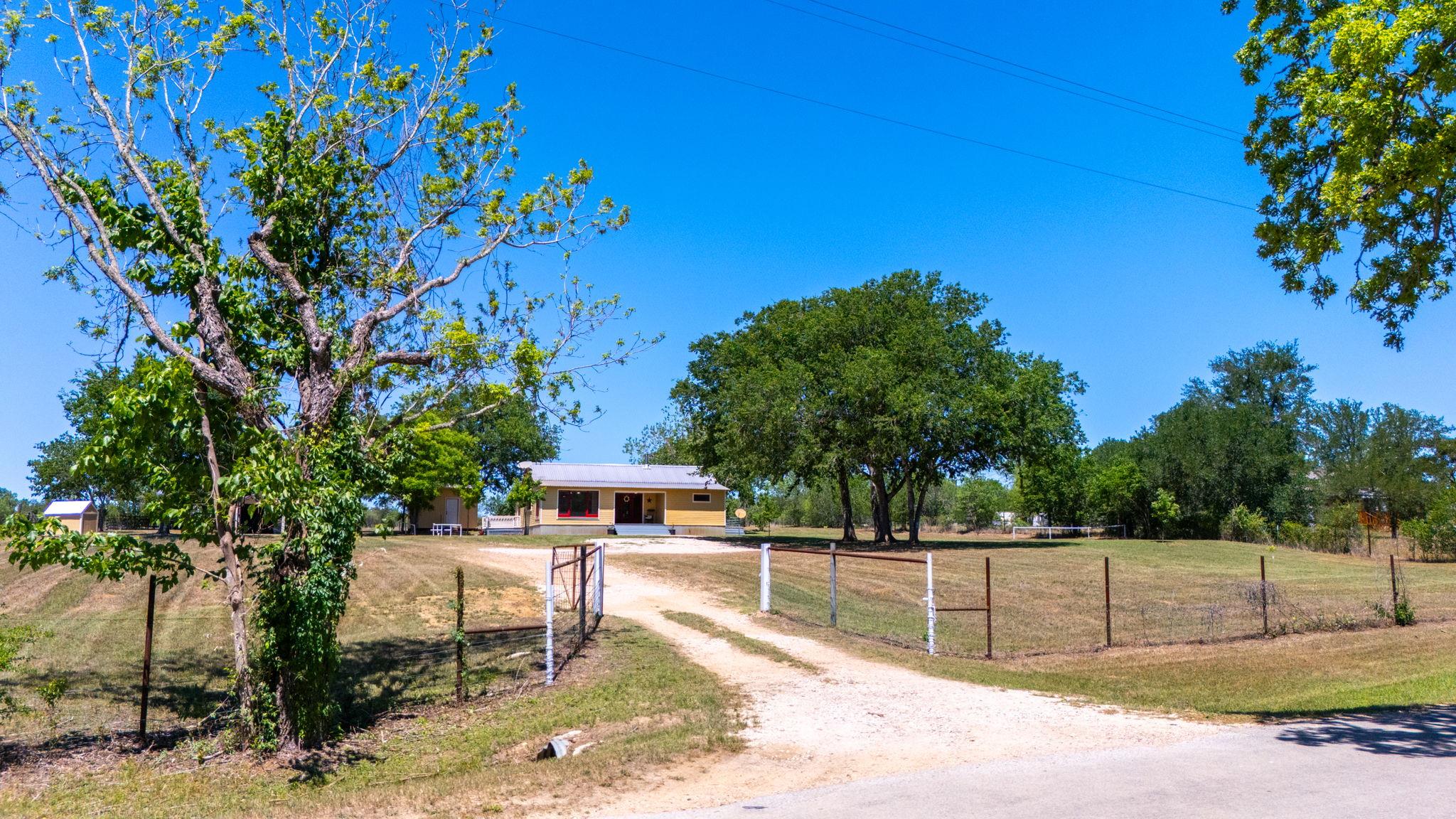 395 Dale Ln, Dale, TX 78616