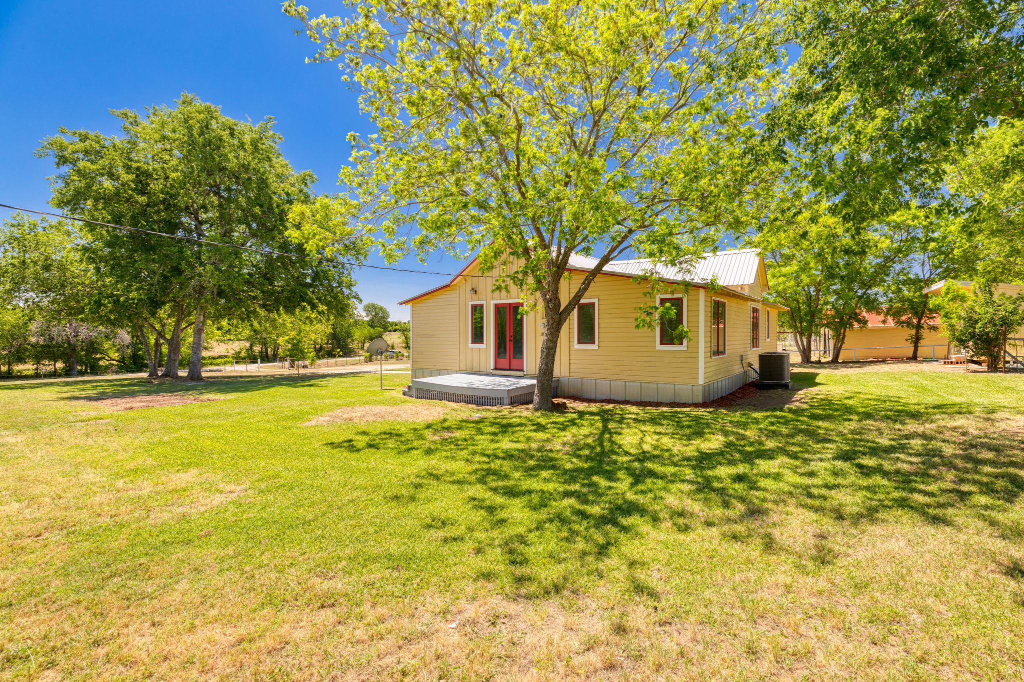 395 Dale Ln, Dale, TX 78616