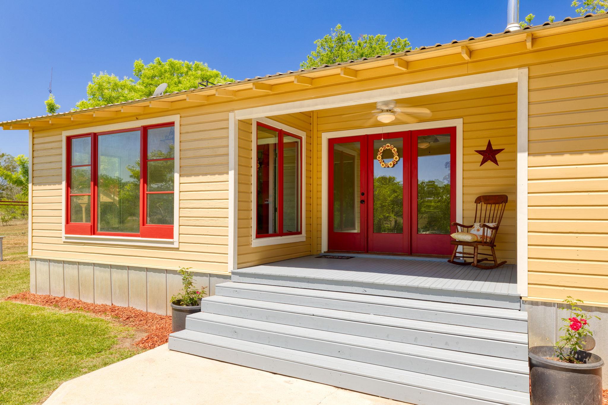 395 Dale Ln, Dale, TX 78616