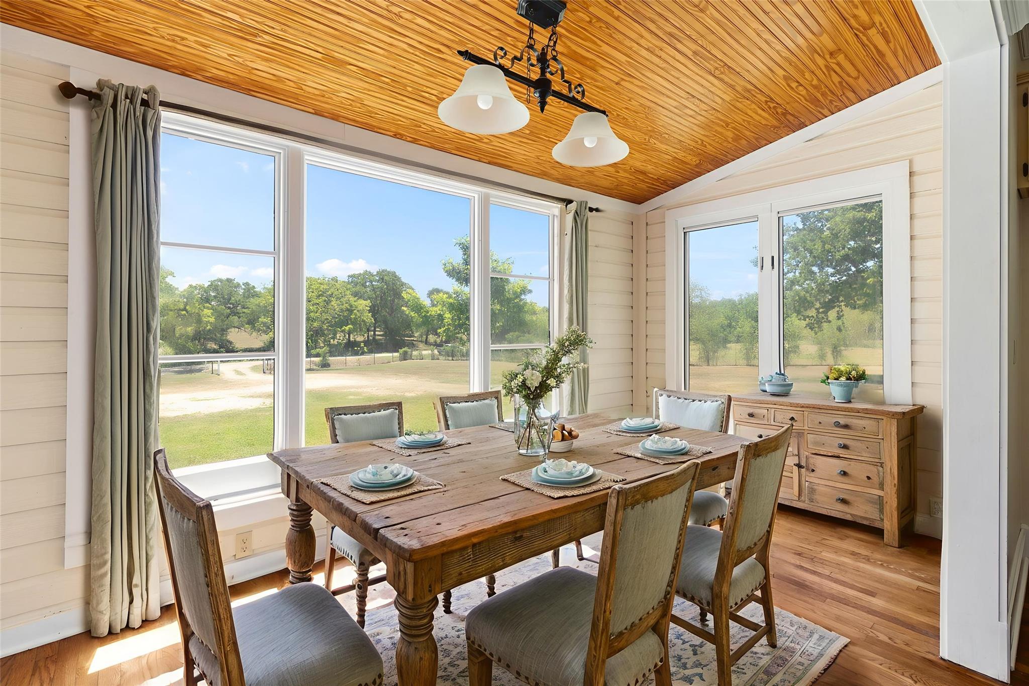 395 Dale Ln, Dale, TX 78616