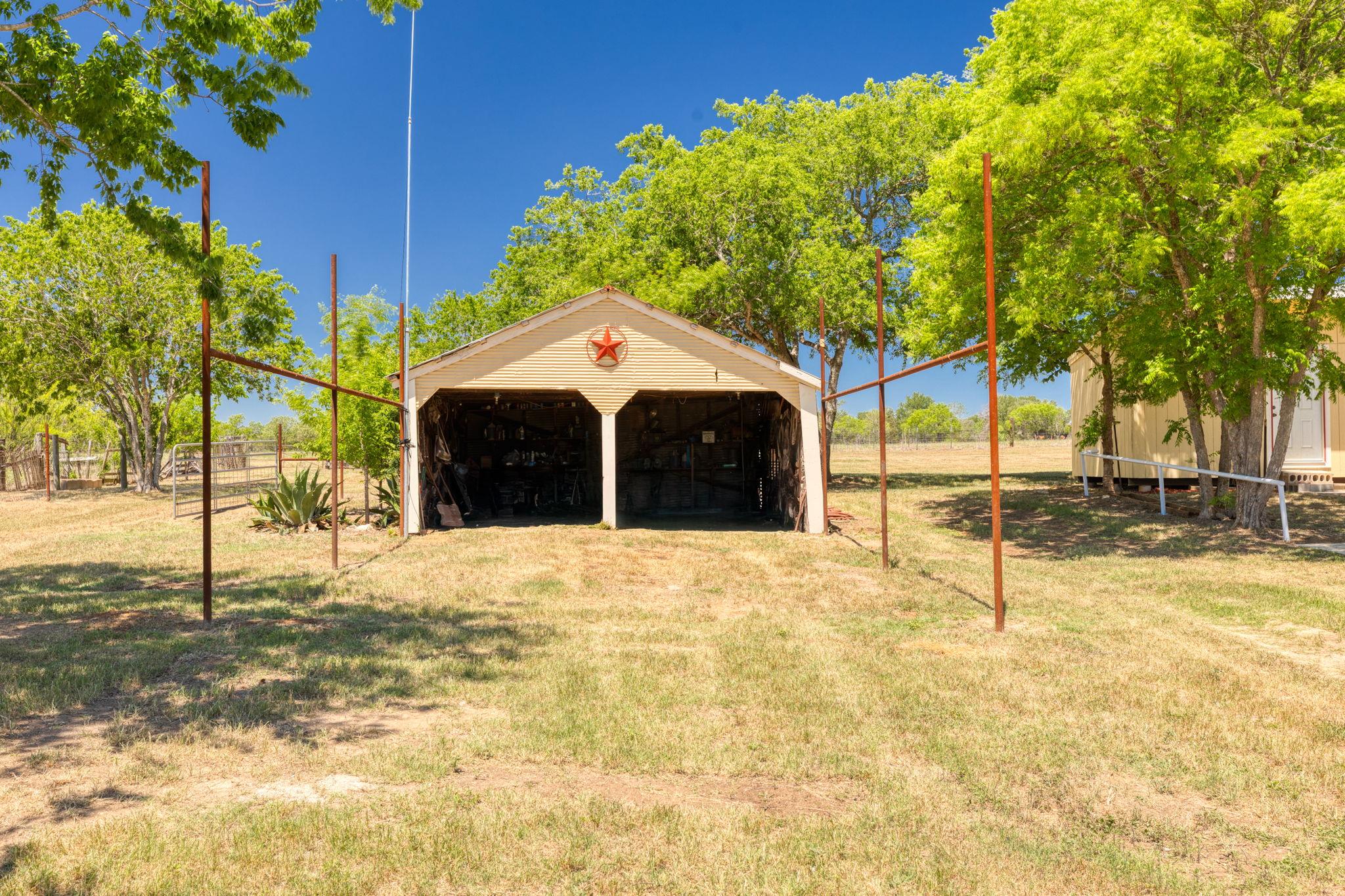 395 Dale Ln, Dale, TX 78616