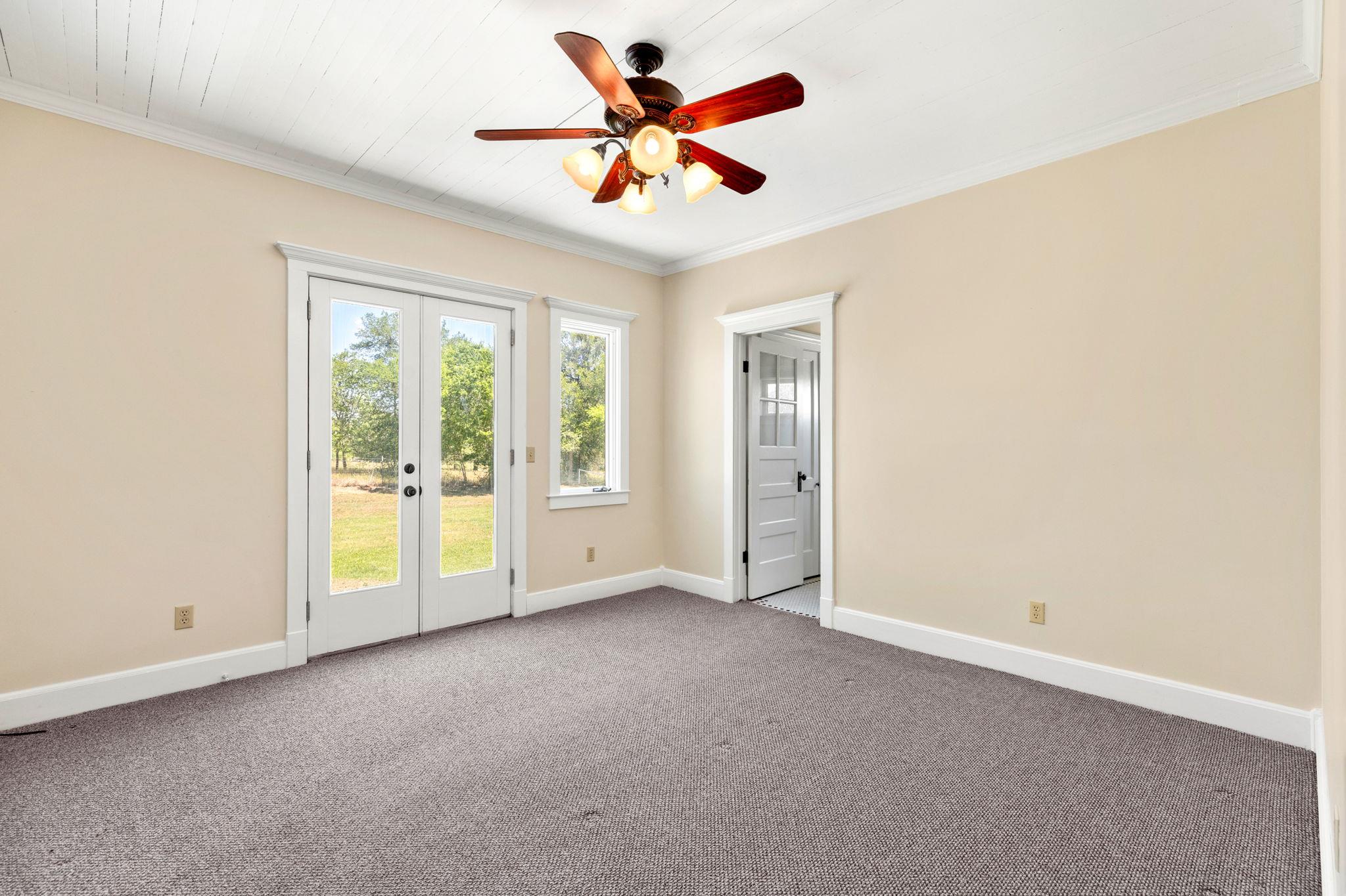 395 Dale Ln, Dale, TX 78616