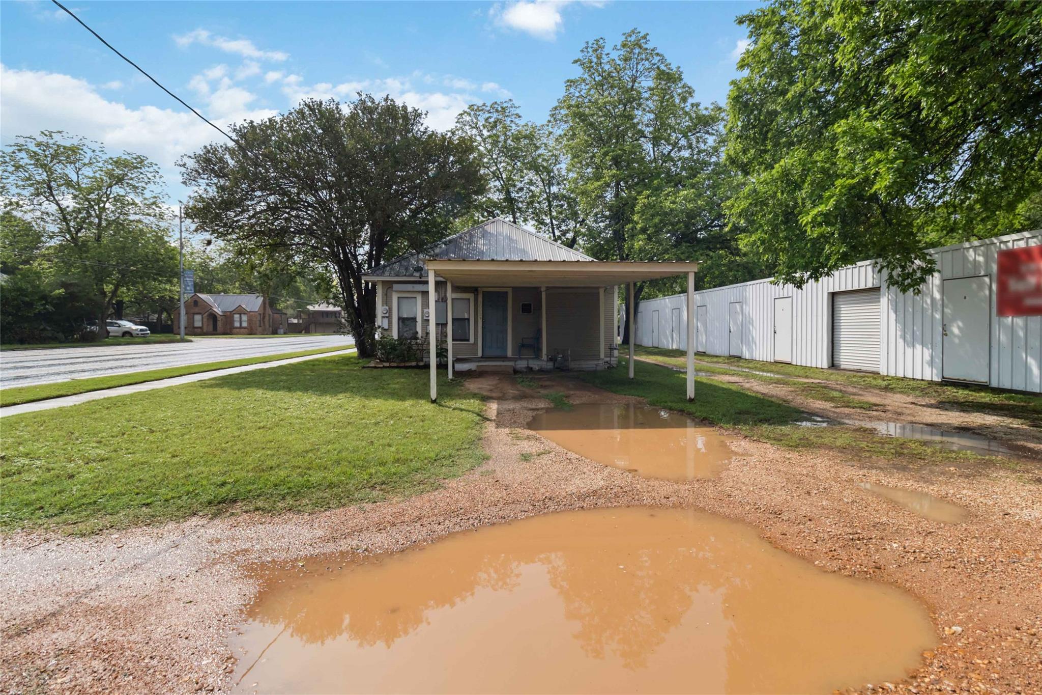 300 Bishop St, Smithville, TX 78957