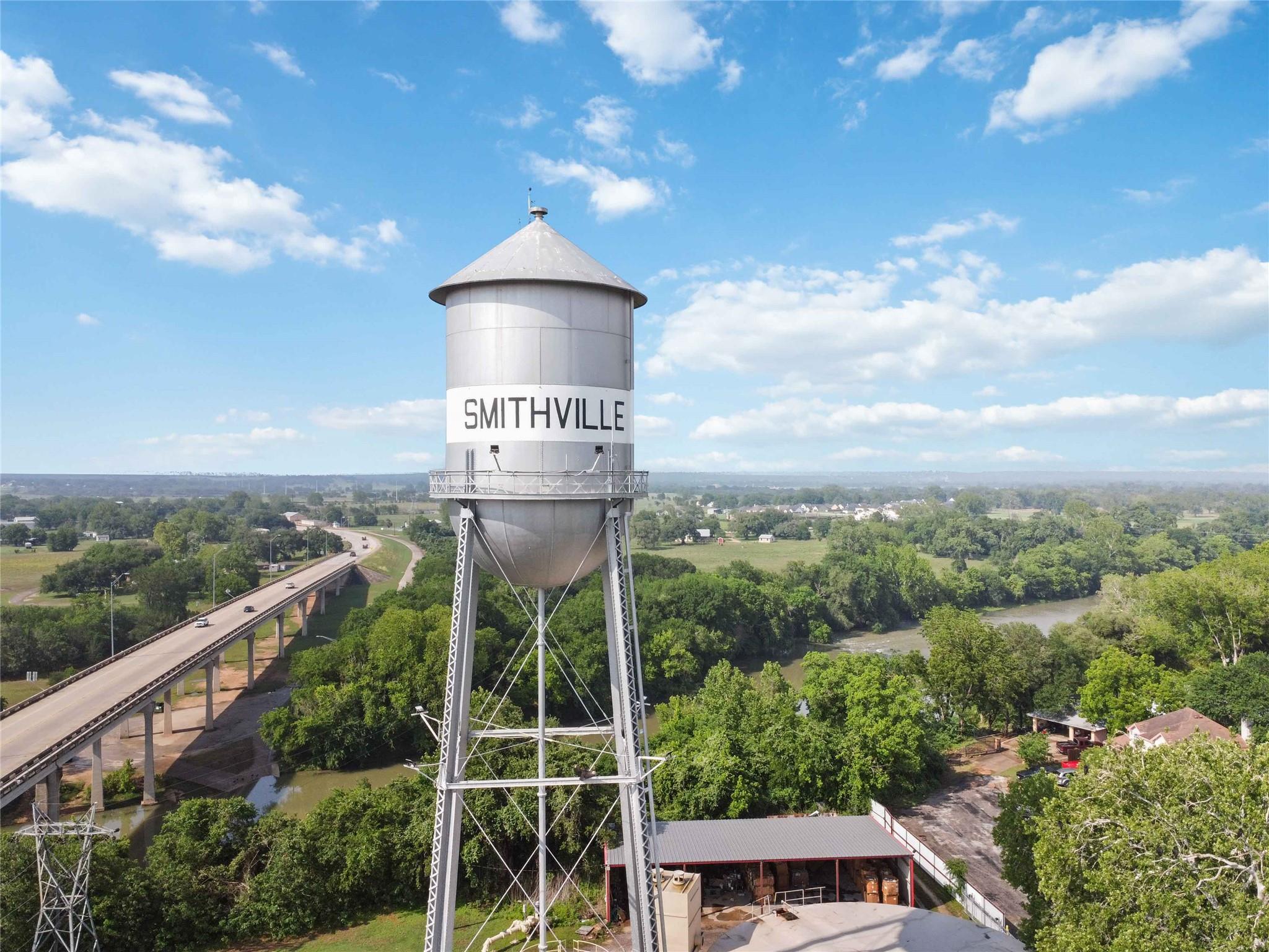 300 Bishop St, Smithville, TX 78957