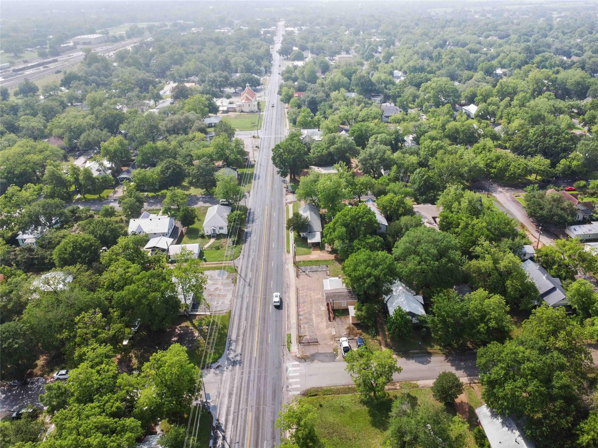 300 Bishop St, Smithville, TX 78957