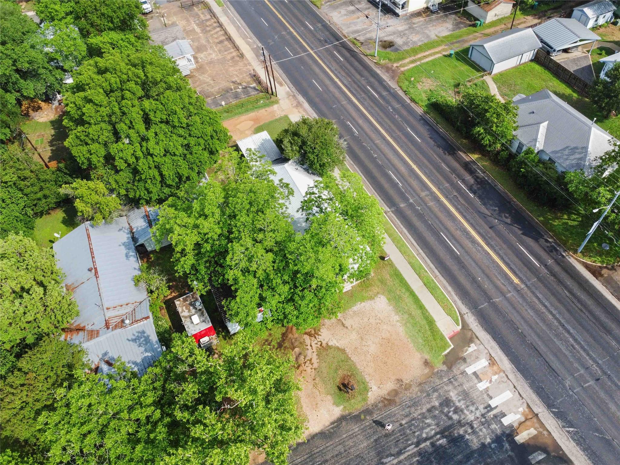 300 Bishop St, Smithville, TX 78957