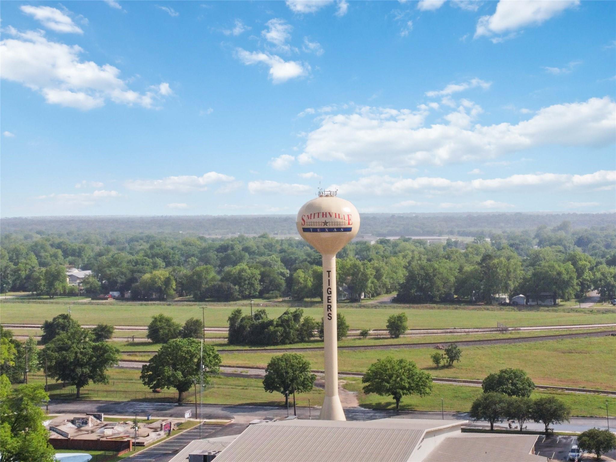 300 Bishop St, Smithville, TX 78957