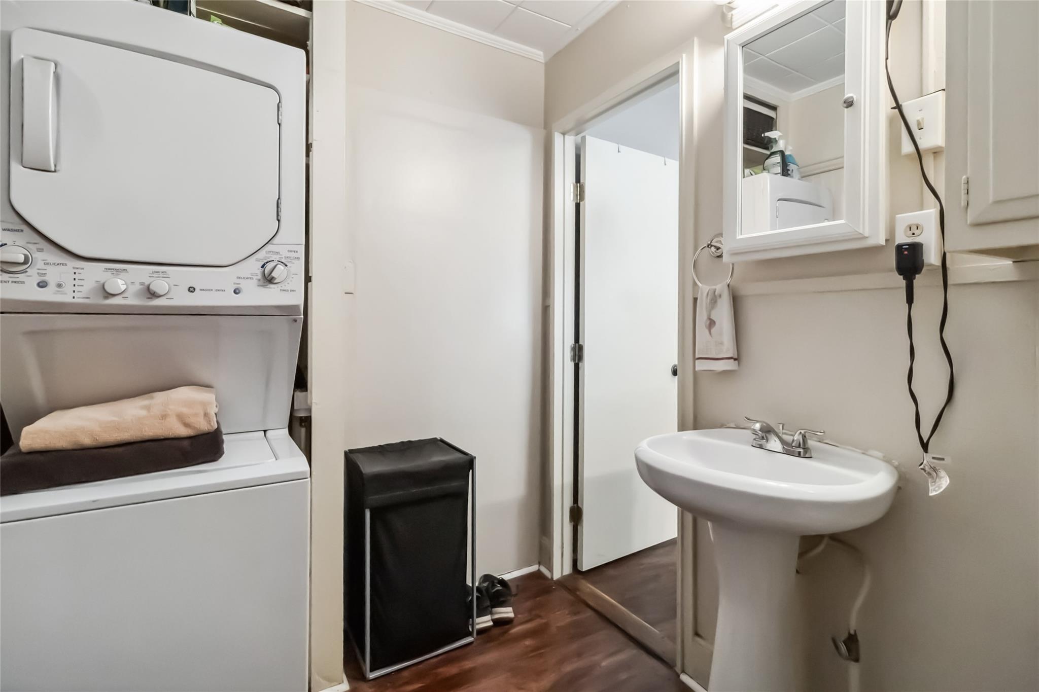 300 Bishop St, Smithville, TX 78957