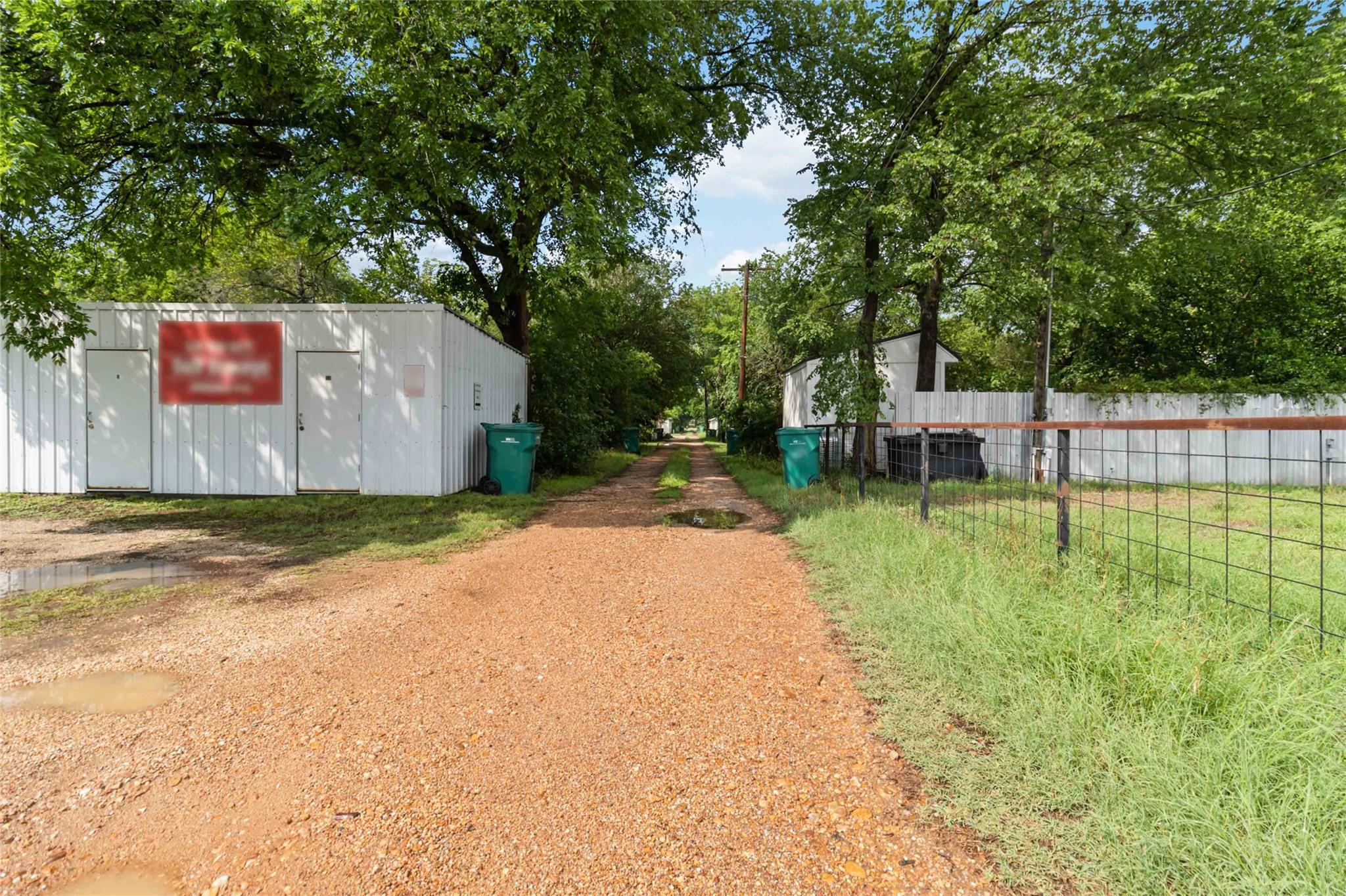 300 Bishop St, Smithville, TX 78957