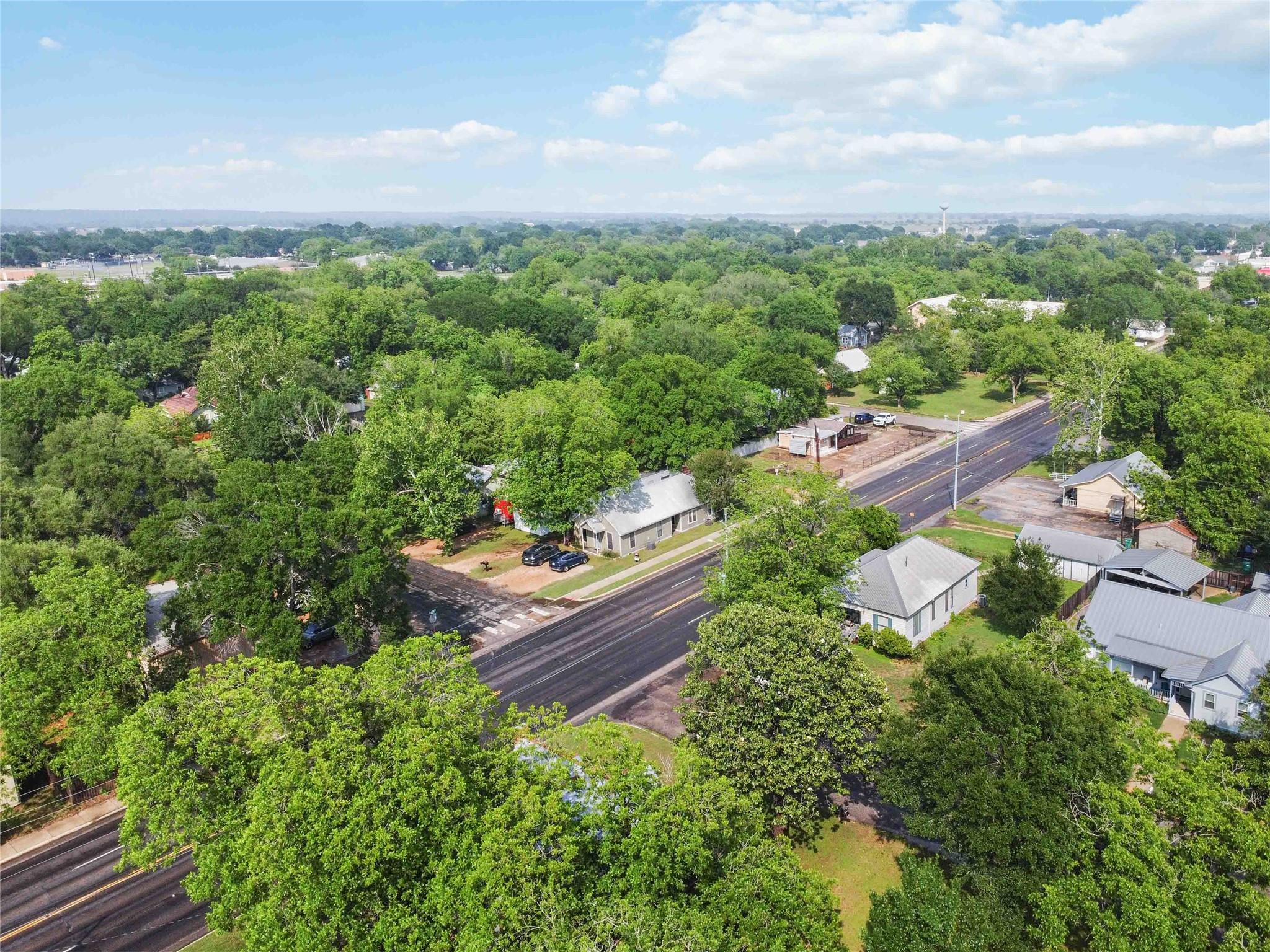 300 Bishop St, Smithville, TX 78957