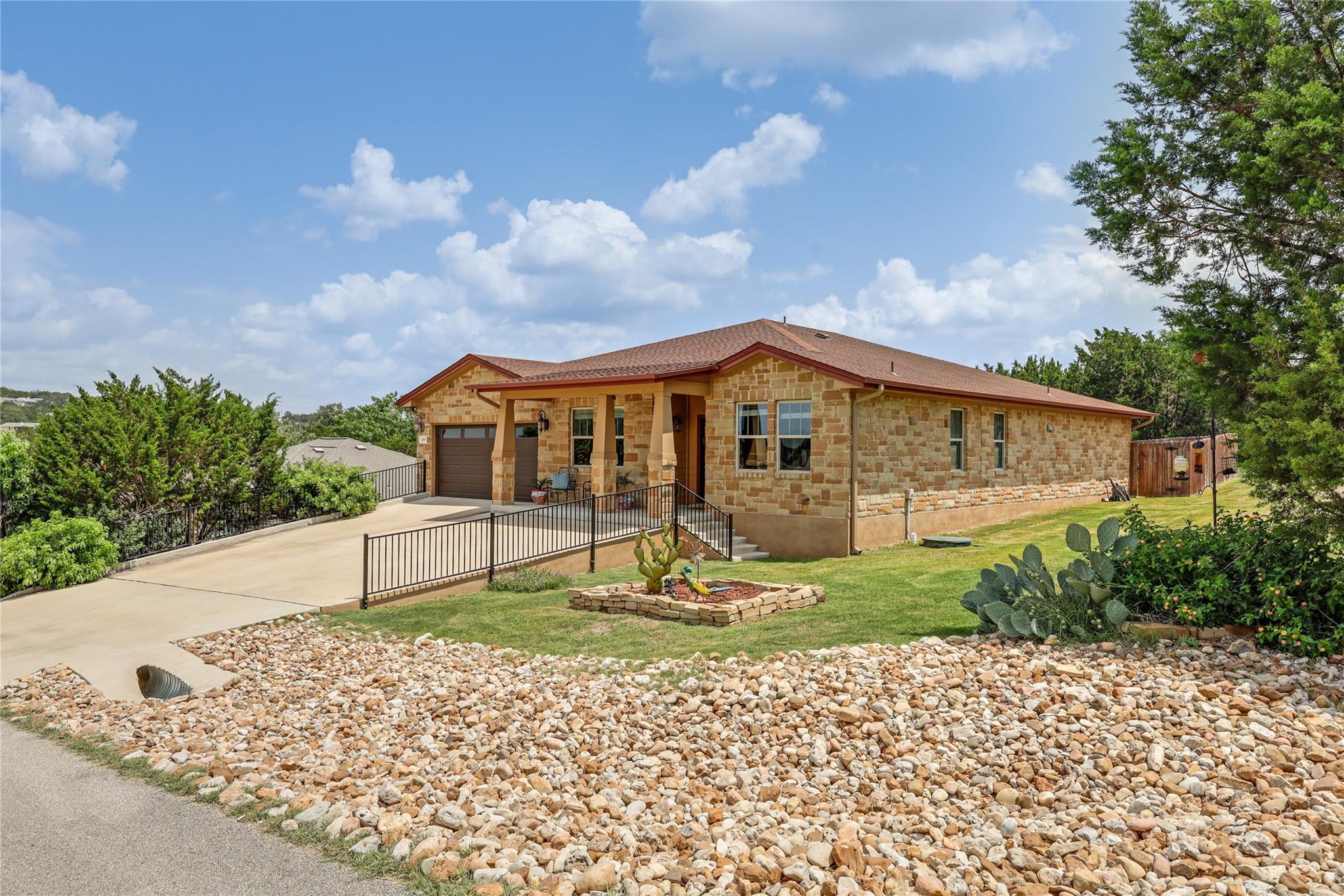 2801 Douglas Cv, Lago Vista, TX 78645