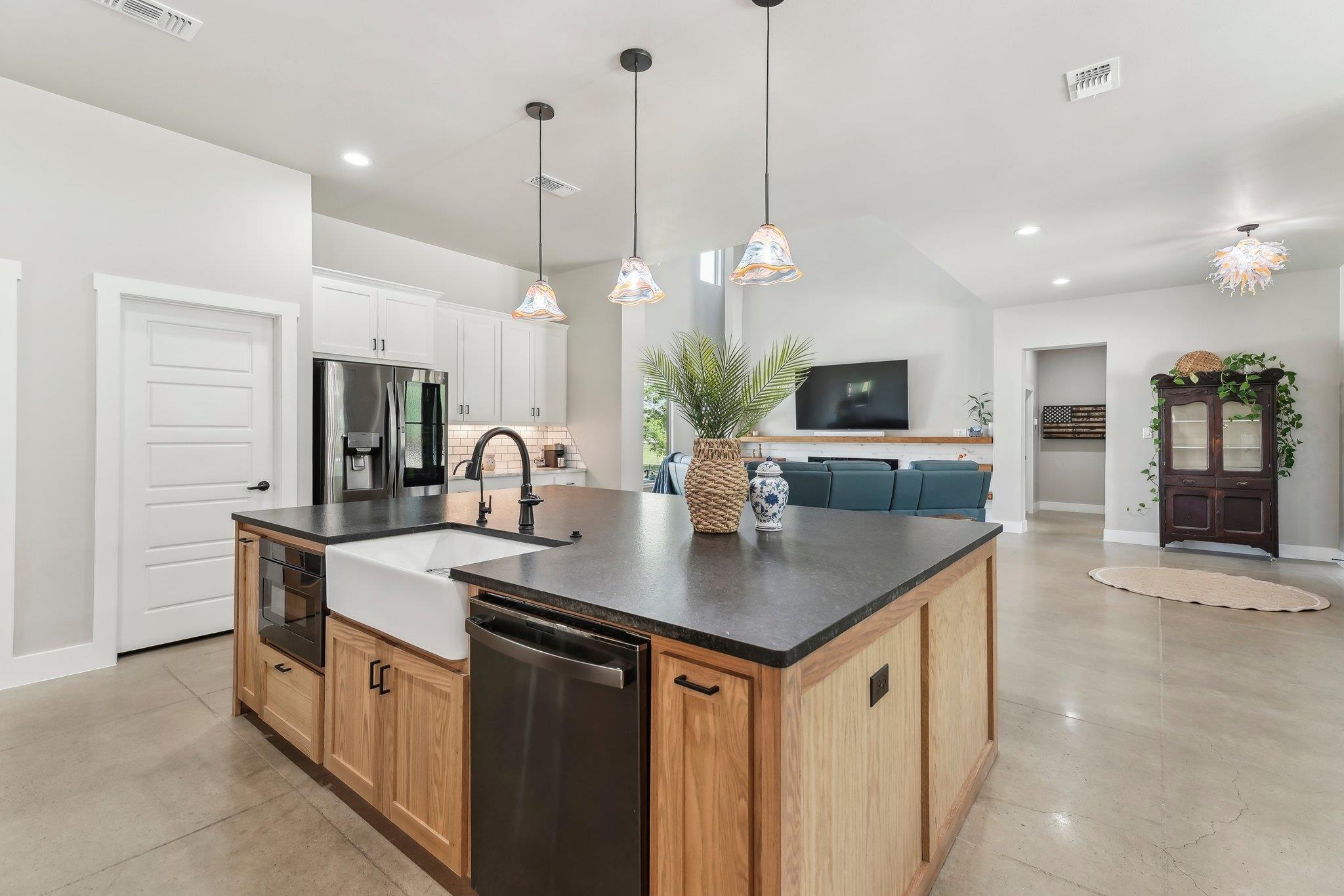 795 Van Bibber Rd, Salado, TX 76571