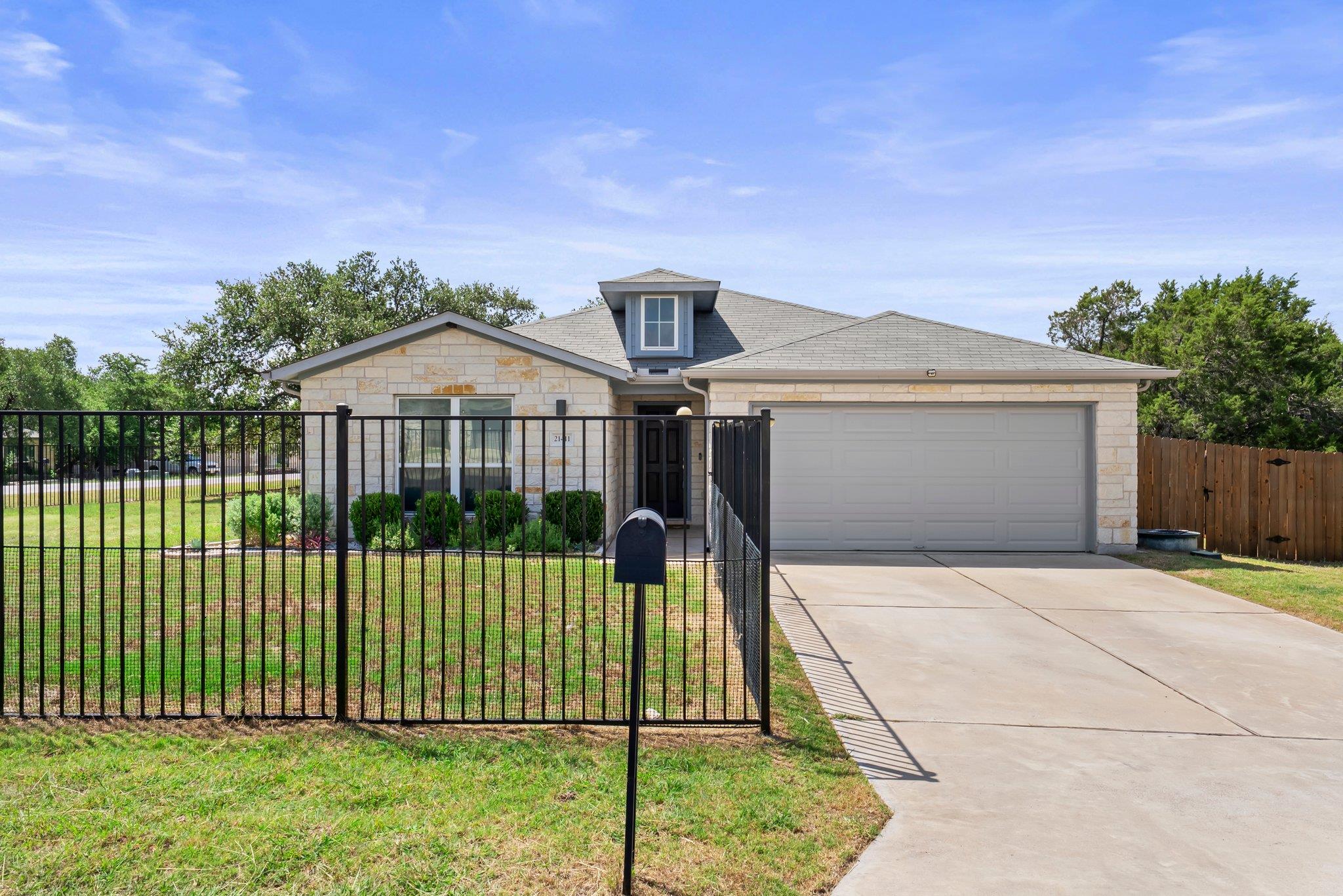 21411 Santa Carlo Ave, Lago Vista, TX 78645
